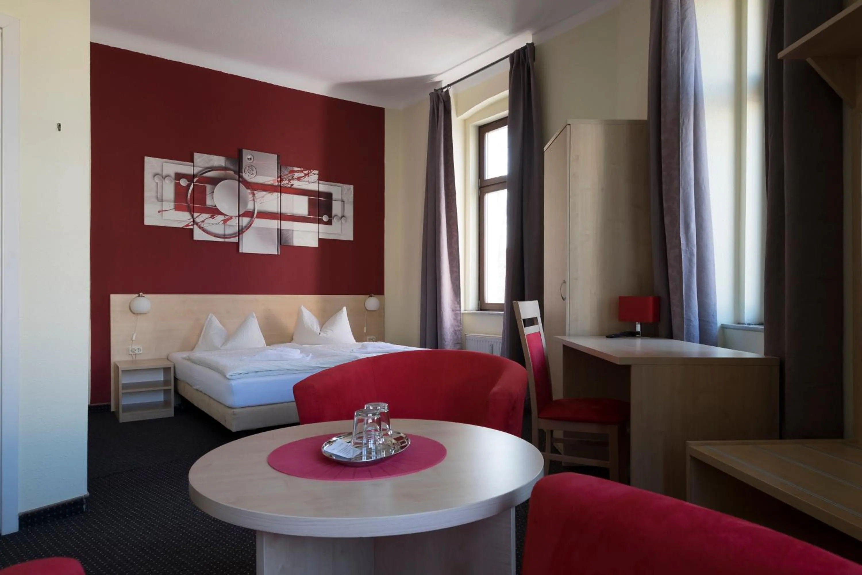 Staff, Bed in Gästehaus Lisakowski Pension am Brautwiesenpark