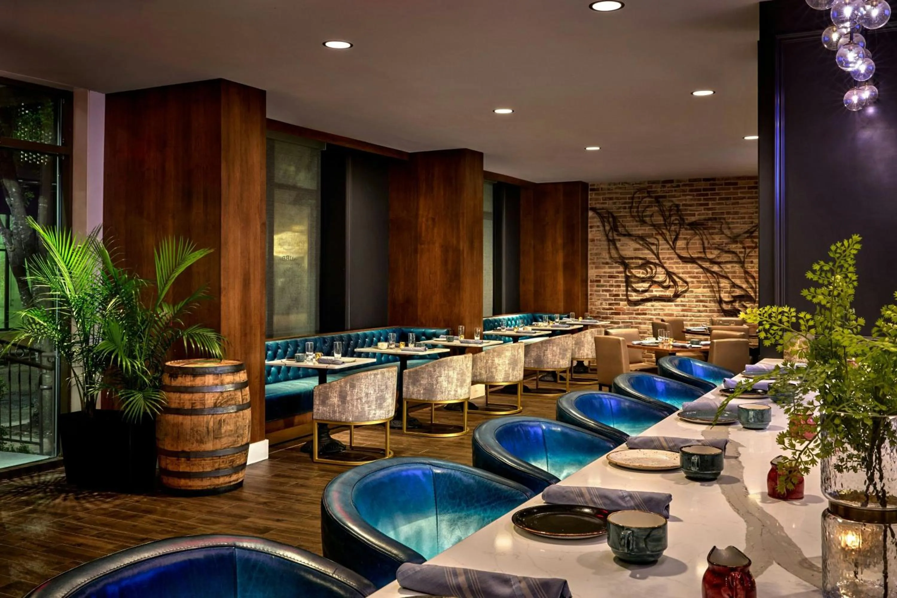 Restaurant/places to eat in New Orleans Marriott Warehouse Arts District