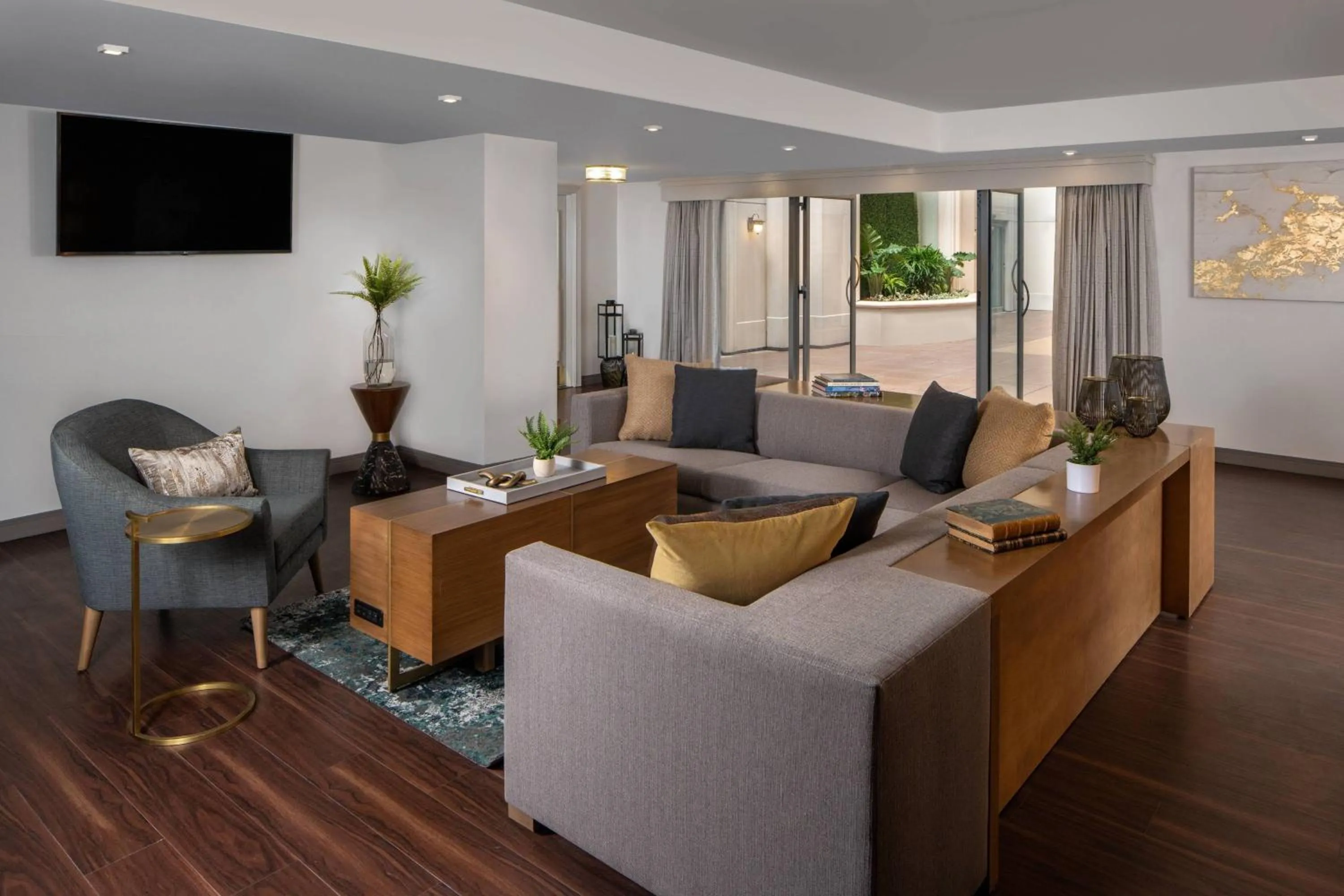 Photo of the whole room in New Orleans Marriott Warehouse Arts District