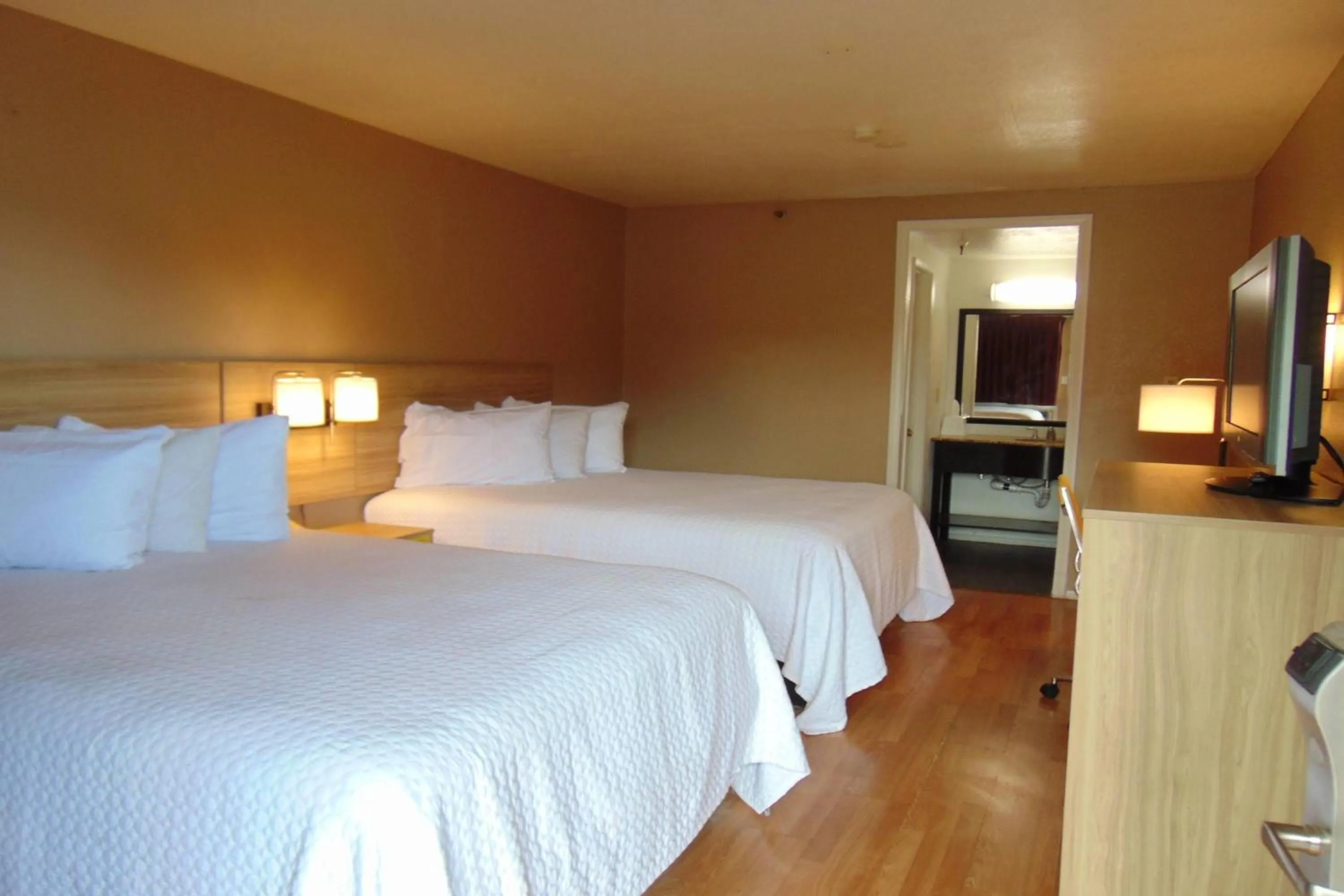 Photo of the whole room, Bed in Days Inn by Wyndham Victorville