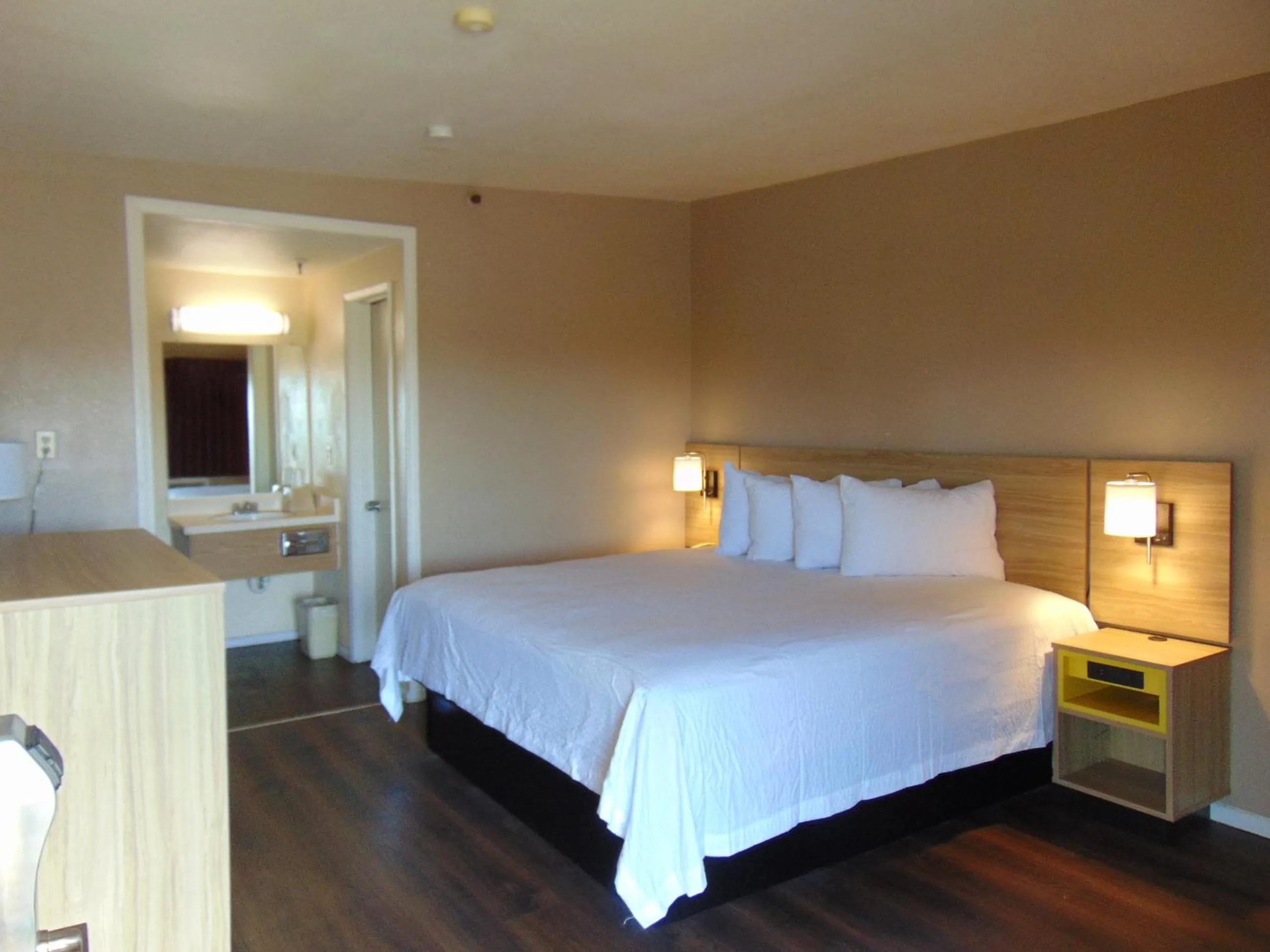 Bed in Days Inn by Wyndham Victorville