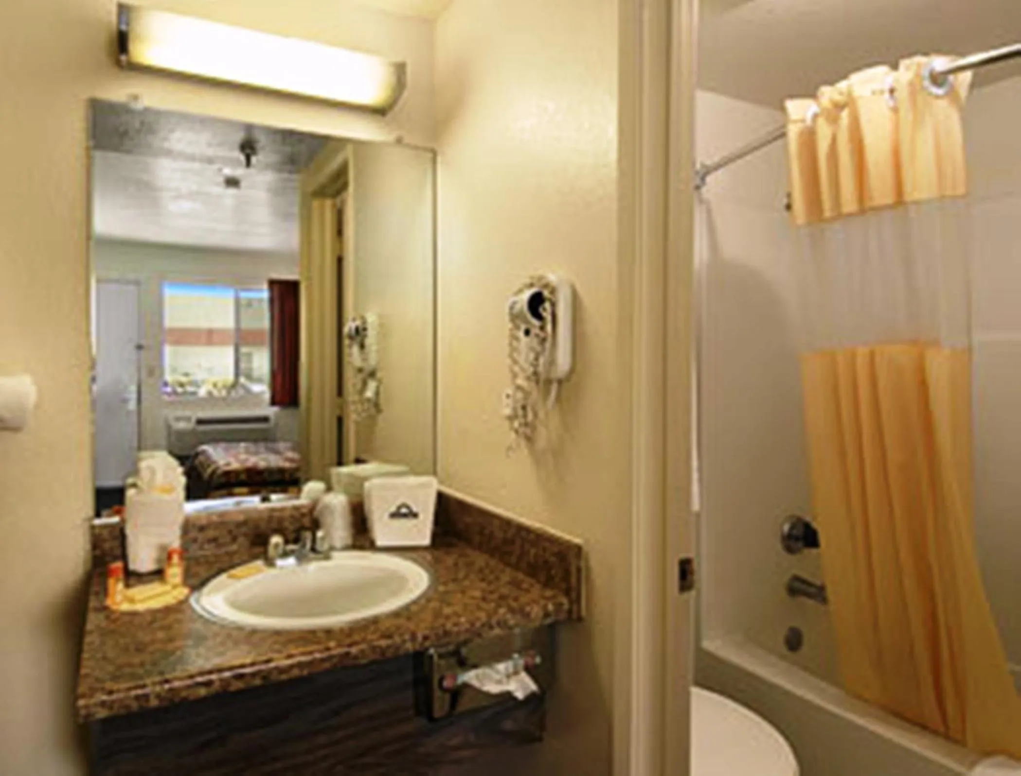 Bathroom in Park Avenue Inn & Suites