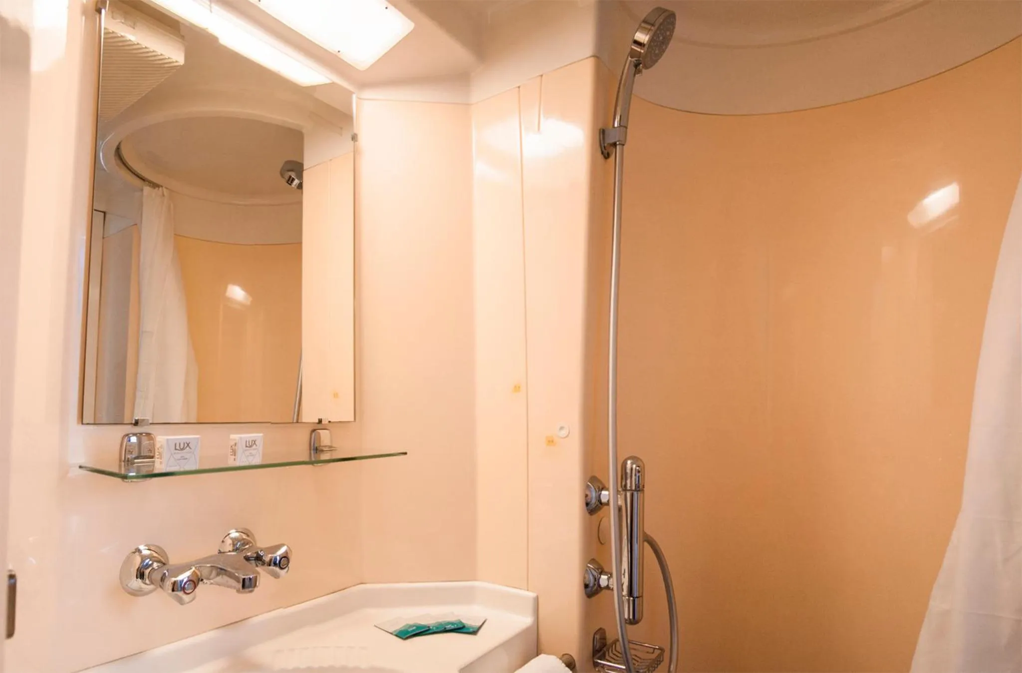 Bathroom in Caledonian Studio Flats