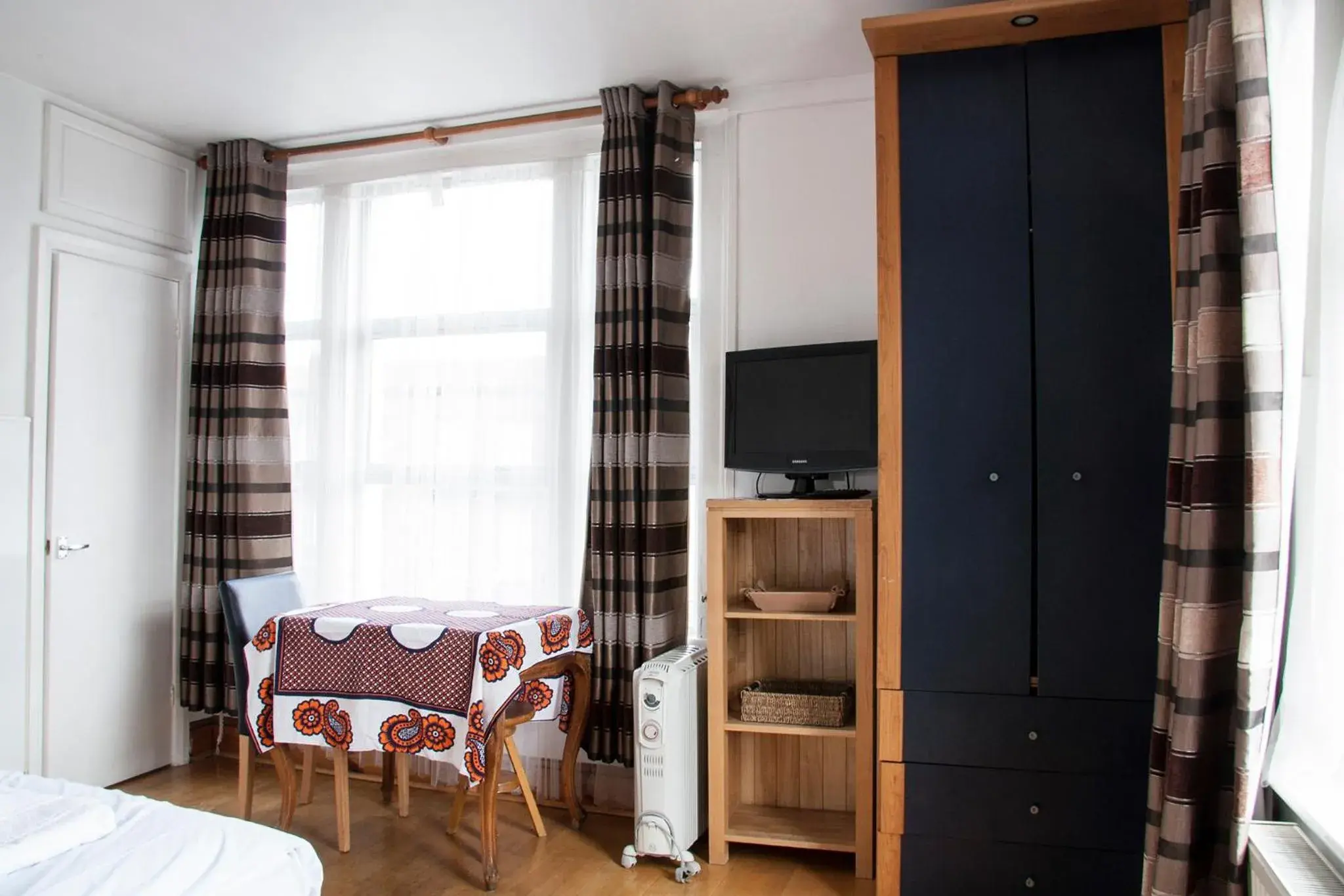 One-Bedroom Suite in Caledonian Studio Flats One-Bedroom Suite in Caledonian Studio Flats