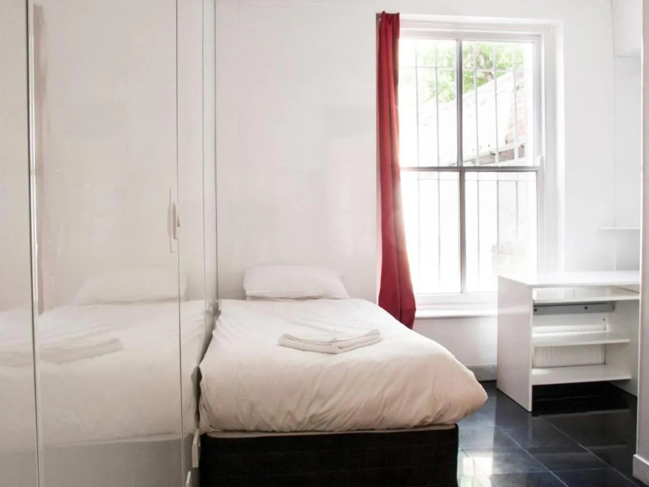 Bedroom, Bed in Caledonian Studio Flats