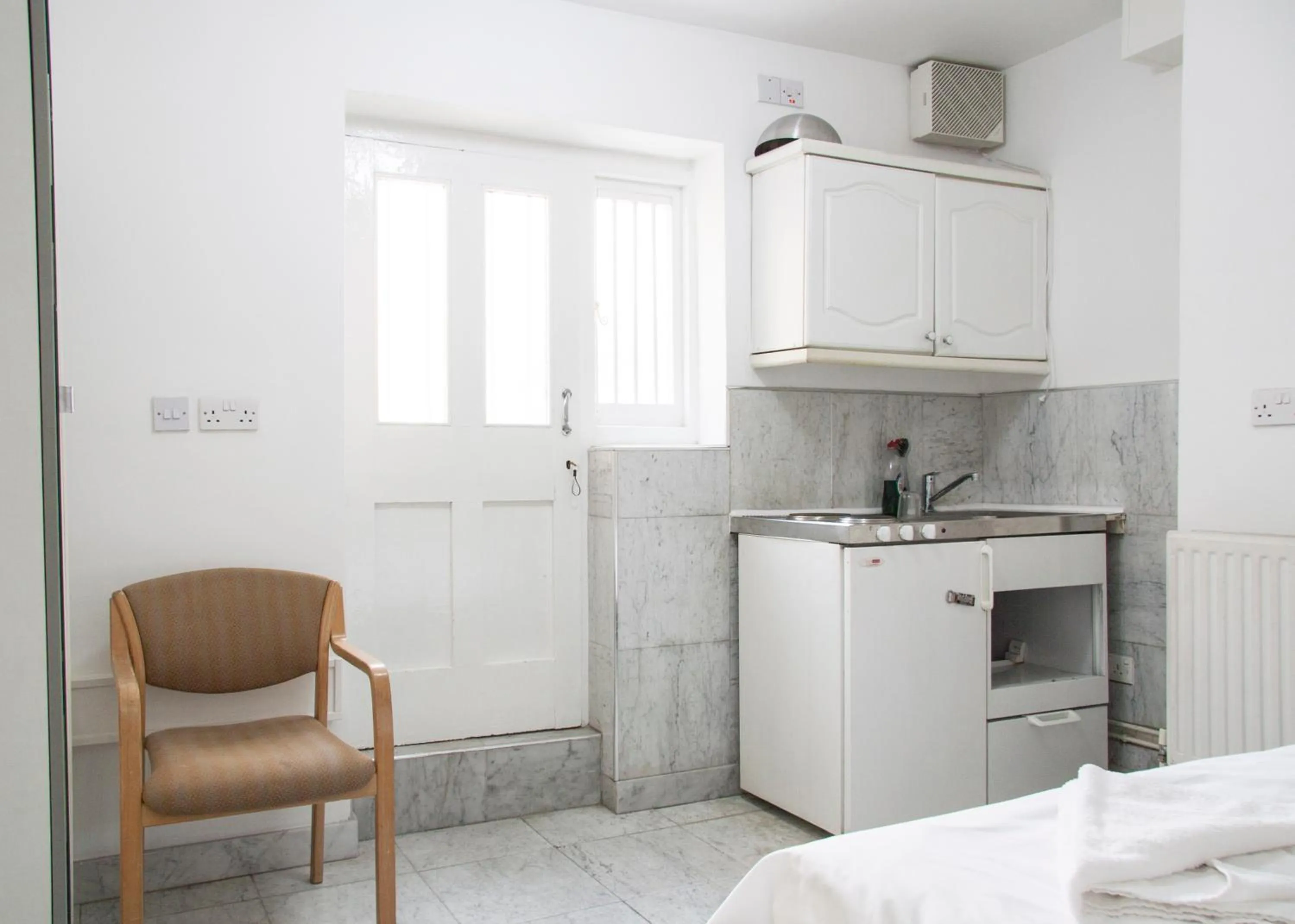 Kitchen or kitchenette in Caledonian Studio Flats