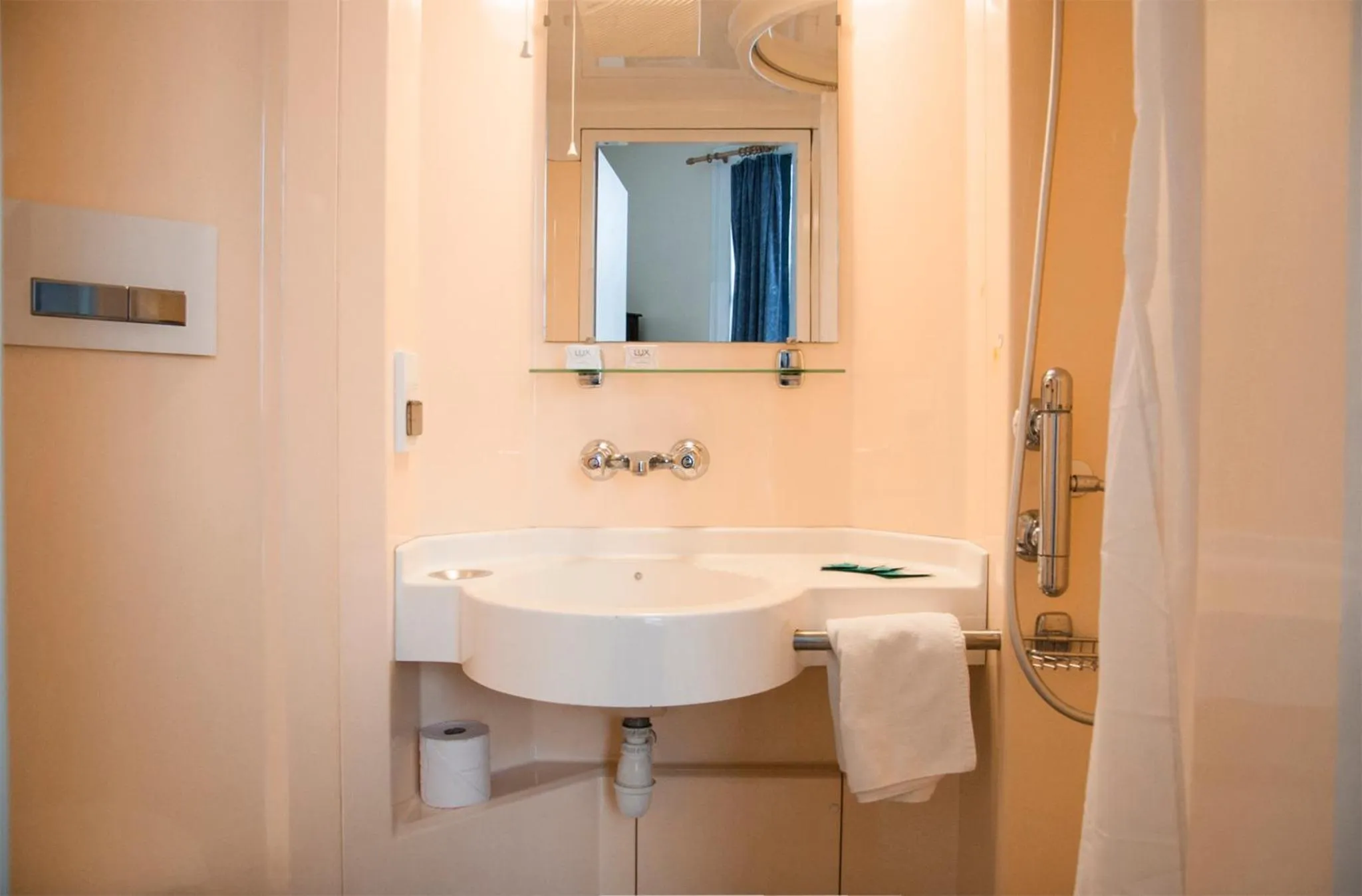 Bathroom in Caledonian Studio Flats