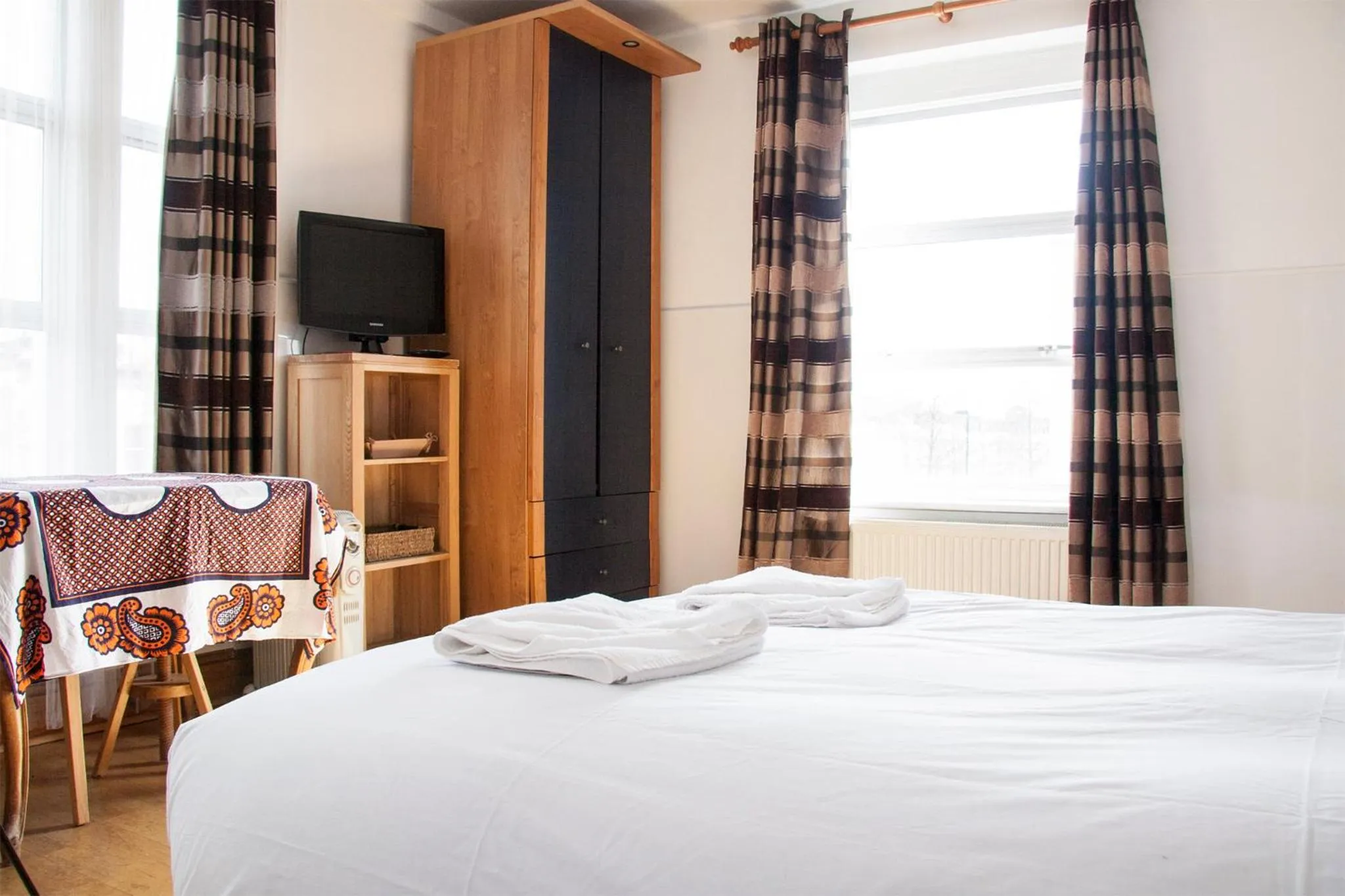 Bedroom, Bed in Caledonian Studio Flats