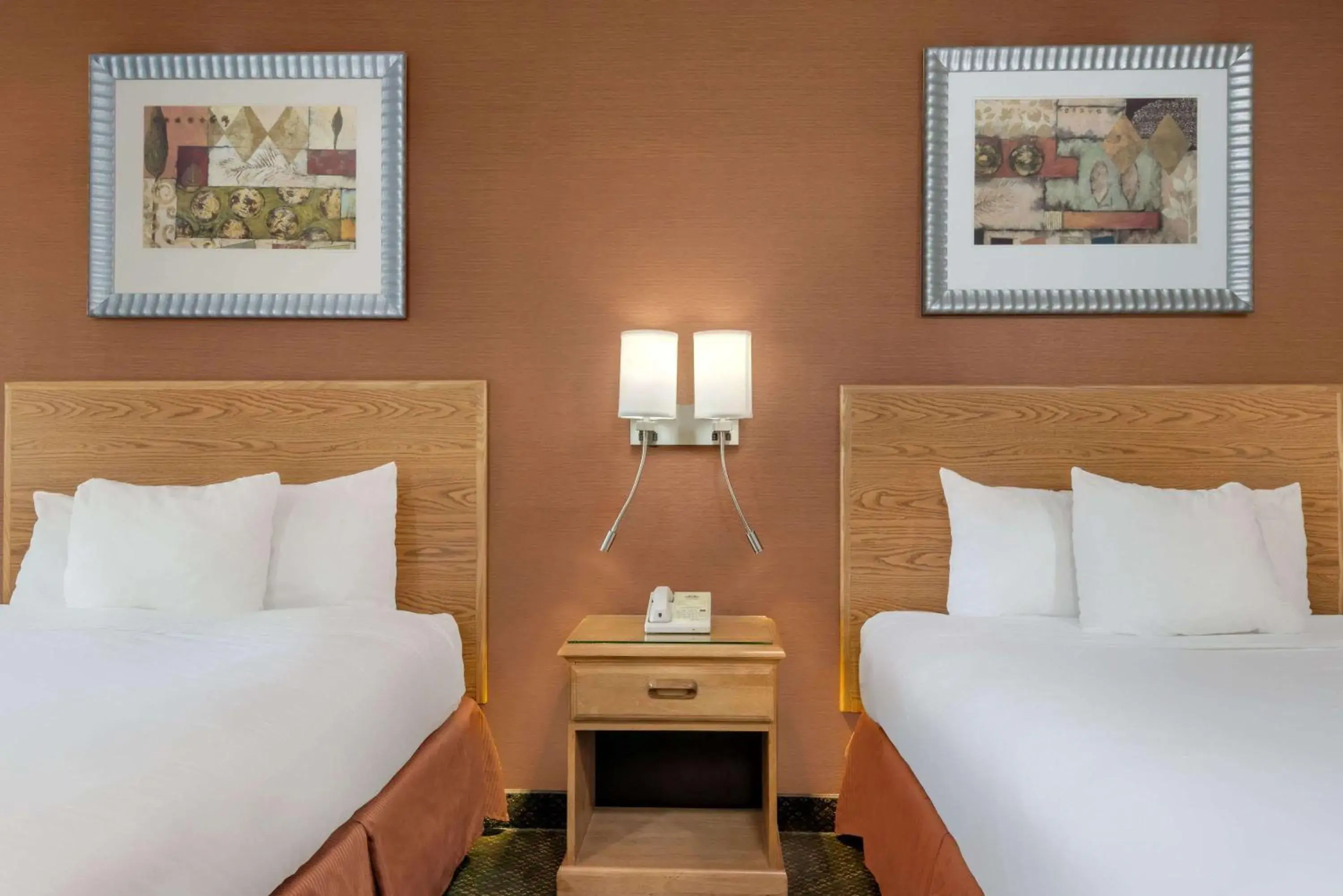 Photo of the whole room, Bed in Days Inn by Wyndham Columbus Fairgrounds Photo of the whole room, Bed in Days Inn by Wyndham Columbus Fairgrounds