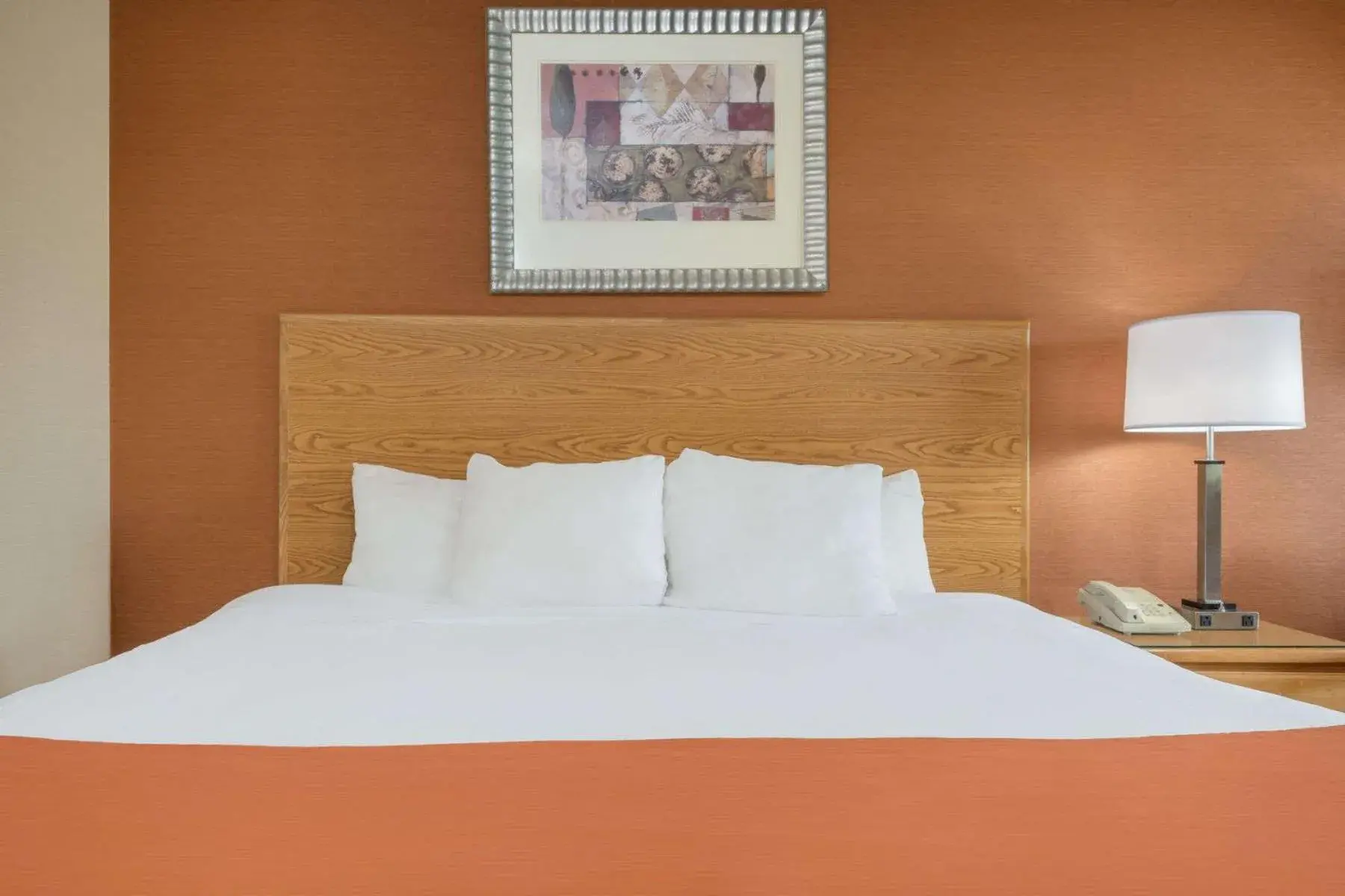 Bedroom, Bed in Days Inn by Wyndham Columbus Fairgrounds Bedroom, Bed in Days Inn by Wyndham Columbus Fairgrounds