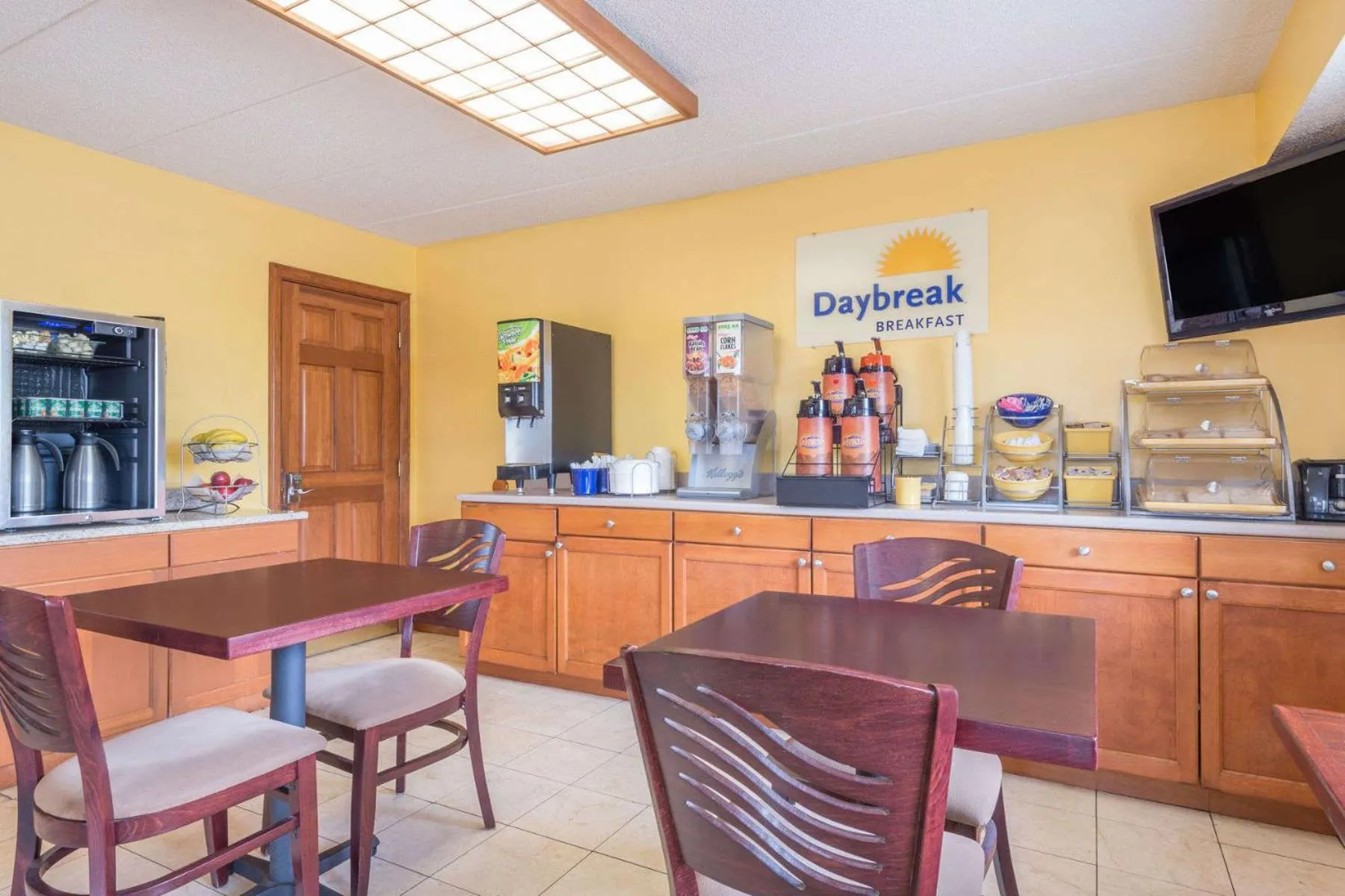 Restaurant/places to eat in Days Inn by Wyndham Columbus Fairgrounds