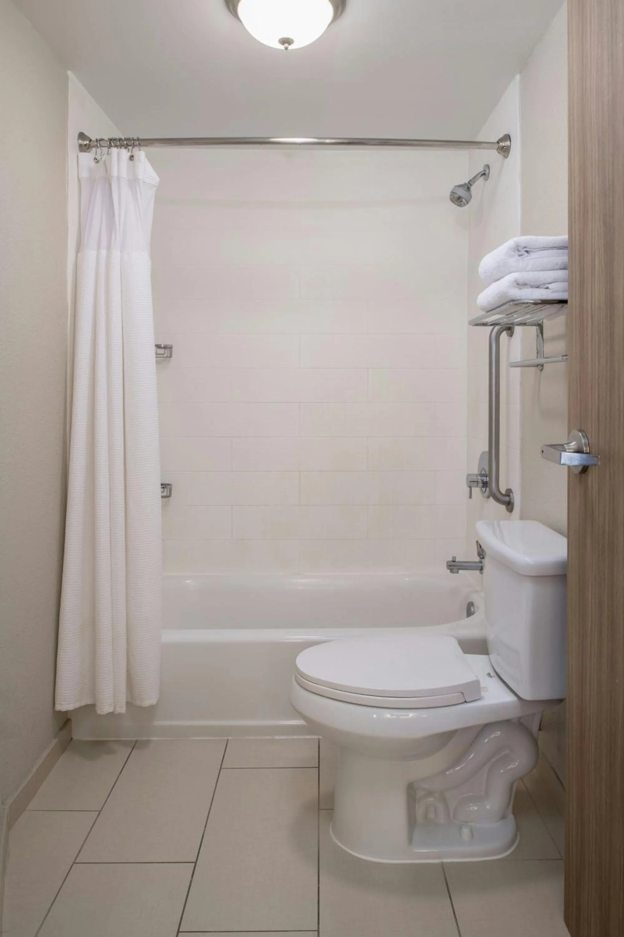 Bathroom in SpringHill Suites by Marriott New Orleans Warehouse Arts District