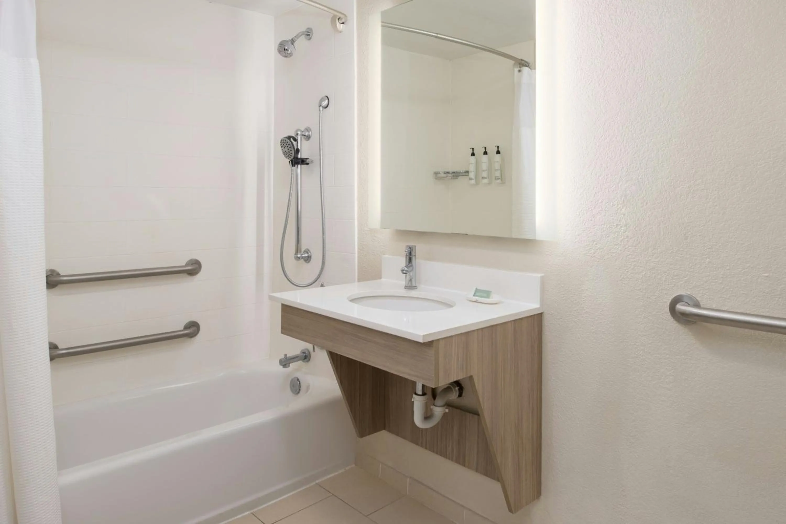 Bathroom in SpringHill Suites by Marriott New Orleans Warehouse Arts District