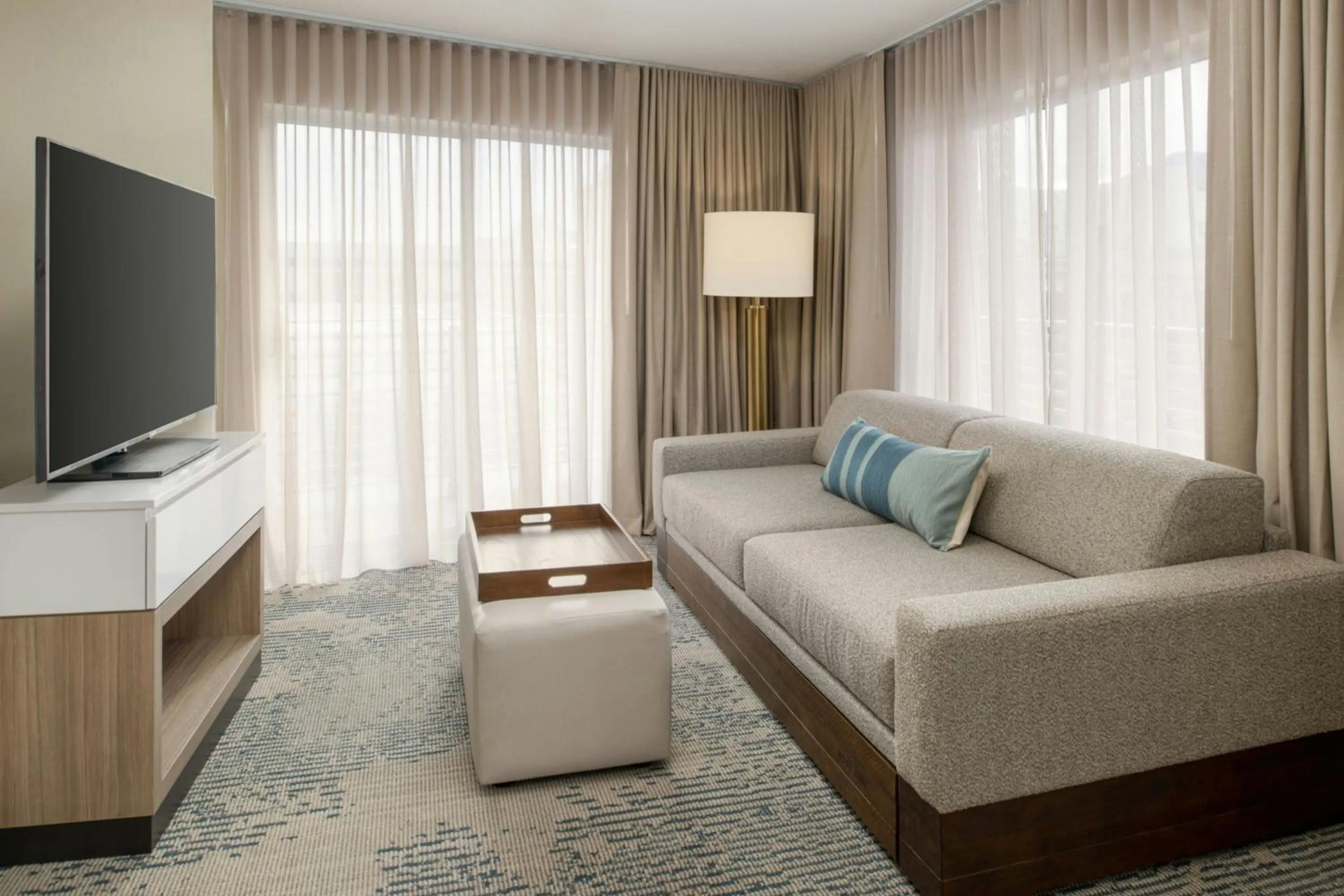 Living room in SpringHill Suites by Marriott New Orleans Warehouse Arts District