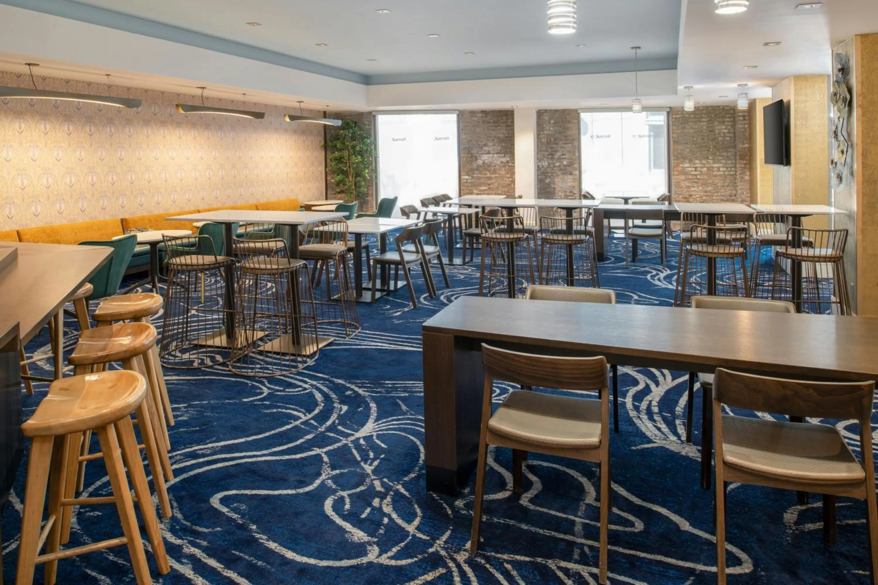 Breakfast in SpringHill Suites by Marriott New Orleans Warehouse Arts District