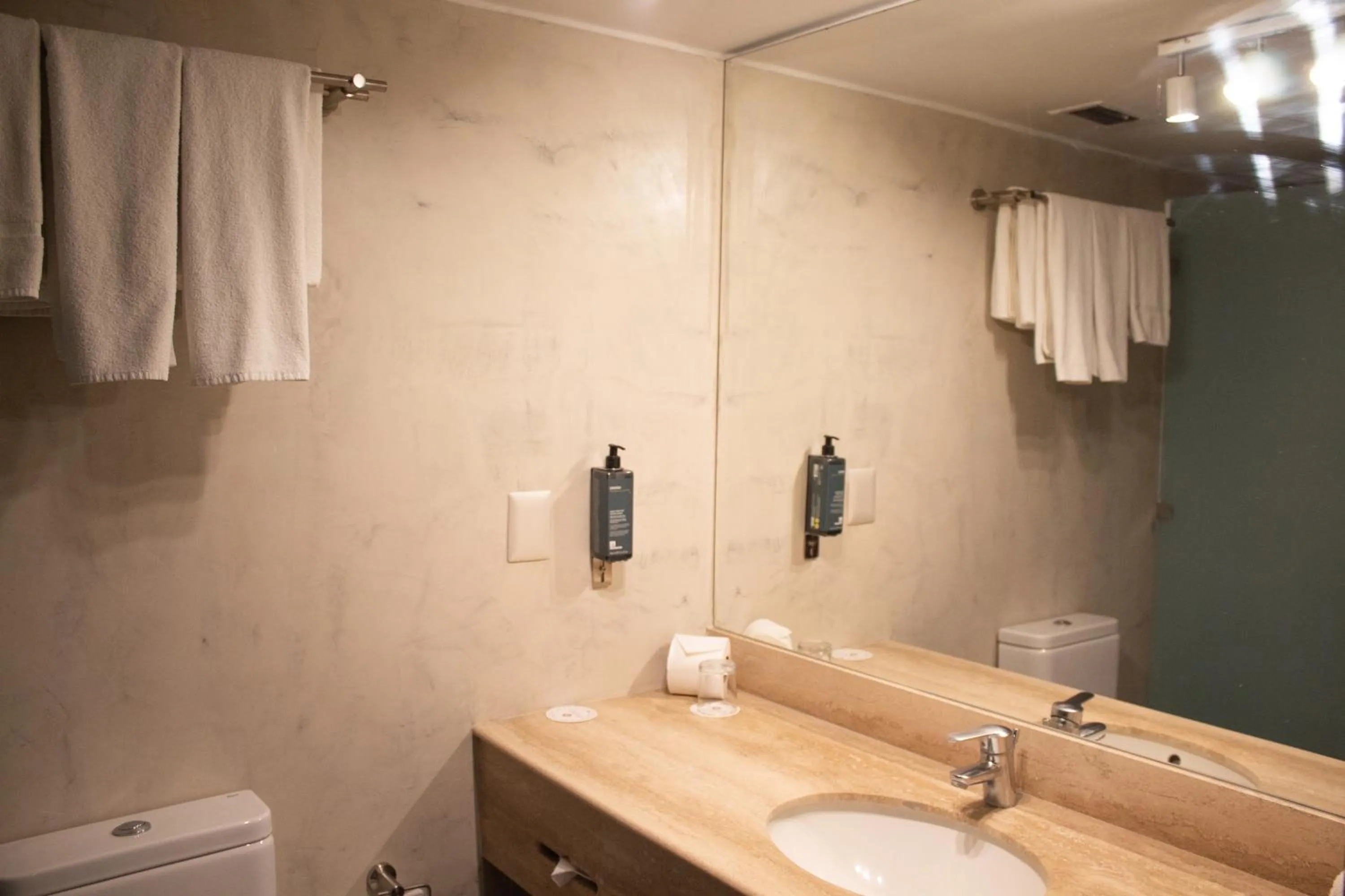 Bathroom in Almacruz Hotel y Centro de Convenciones (Ex Galerías)