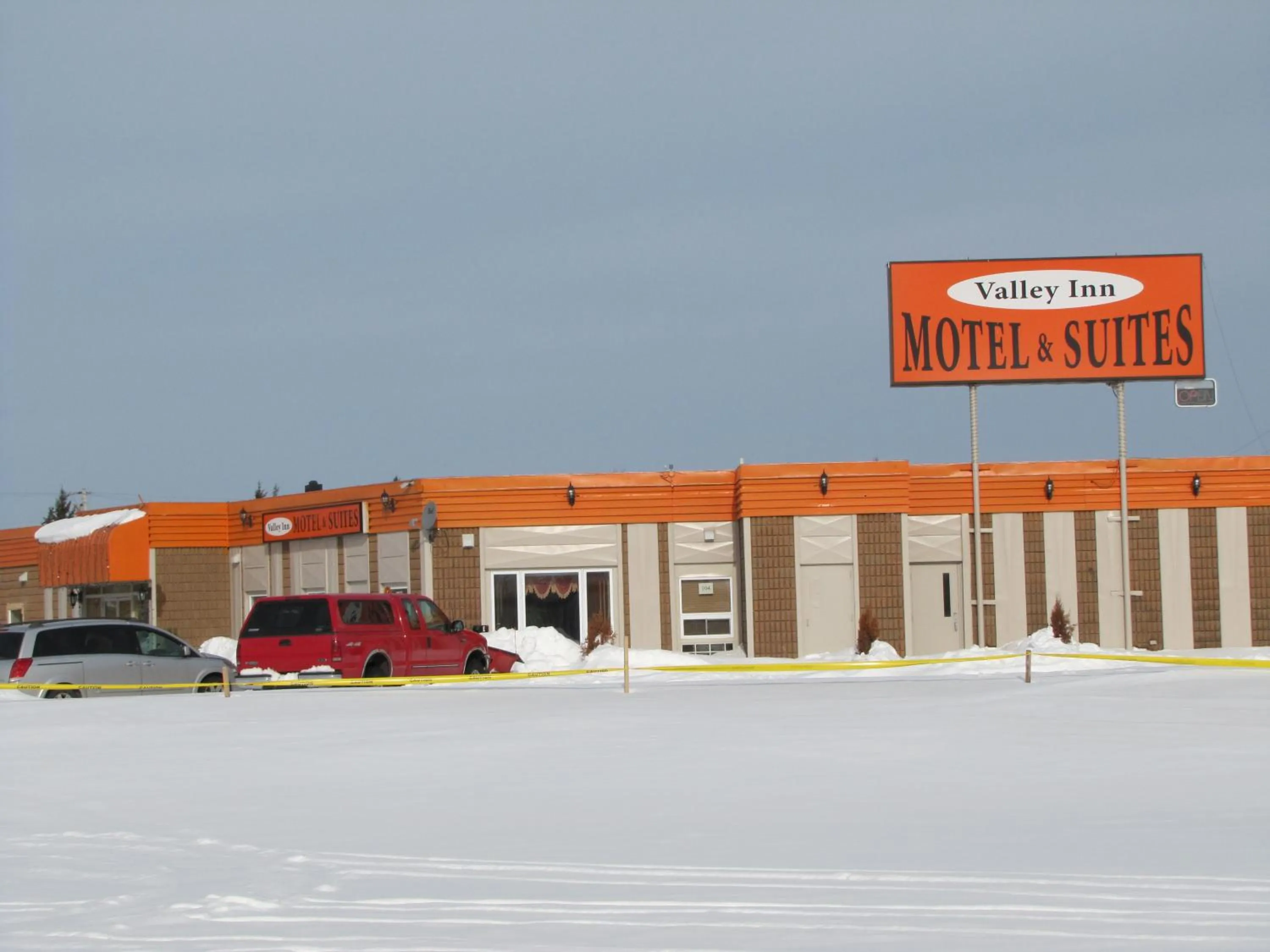 Property building in Valley Inn Motel