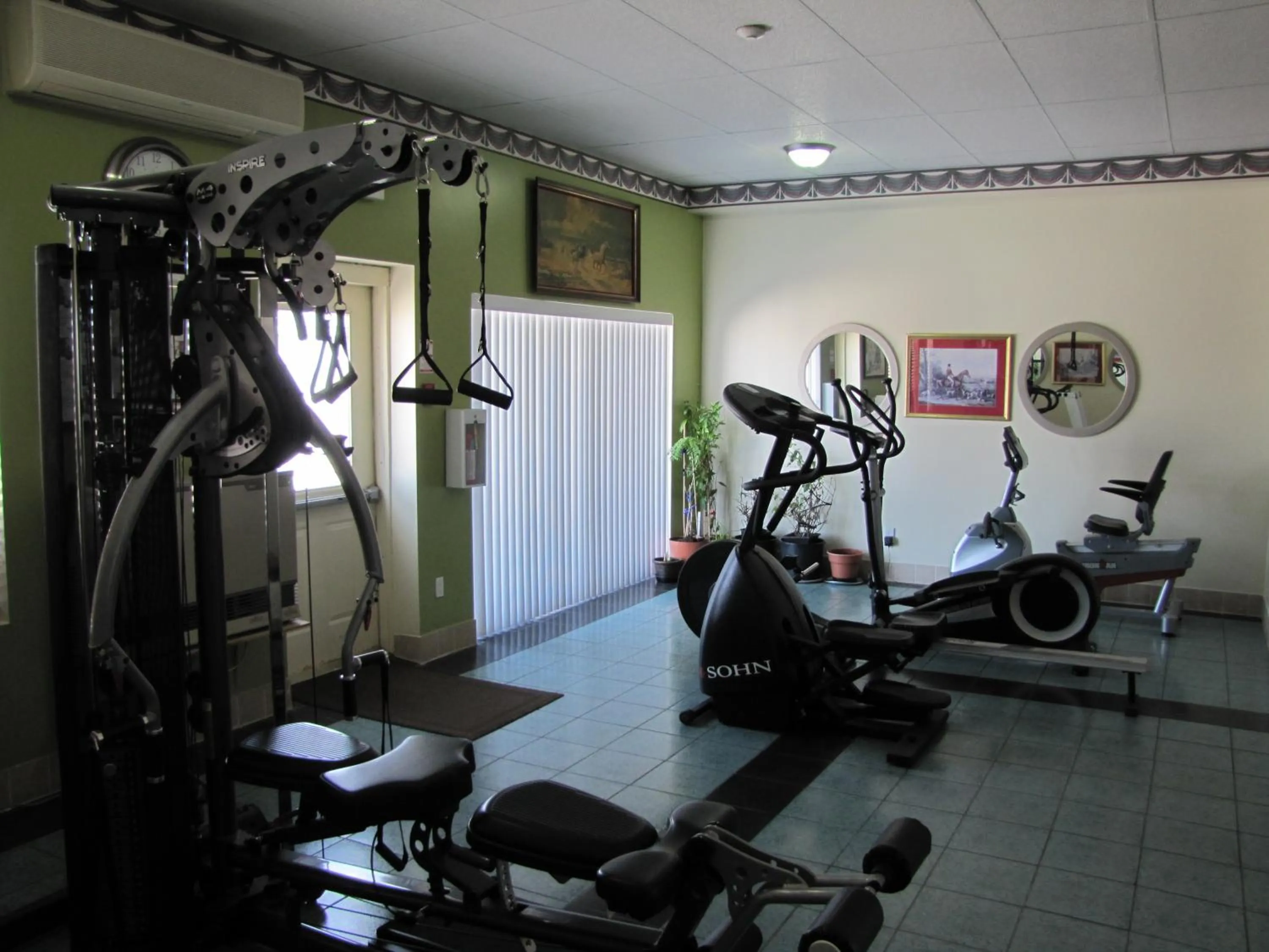 Fitness centre/facilities in Valley Inn Motel