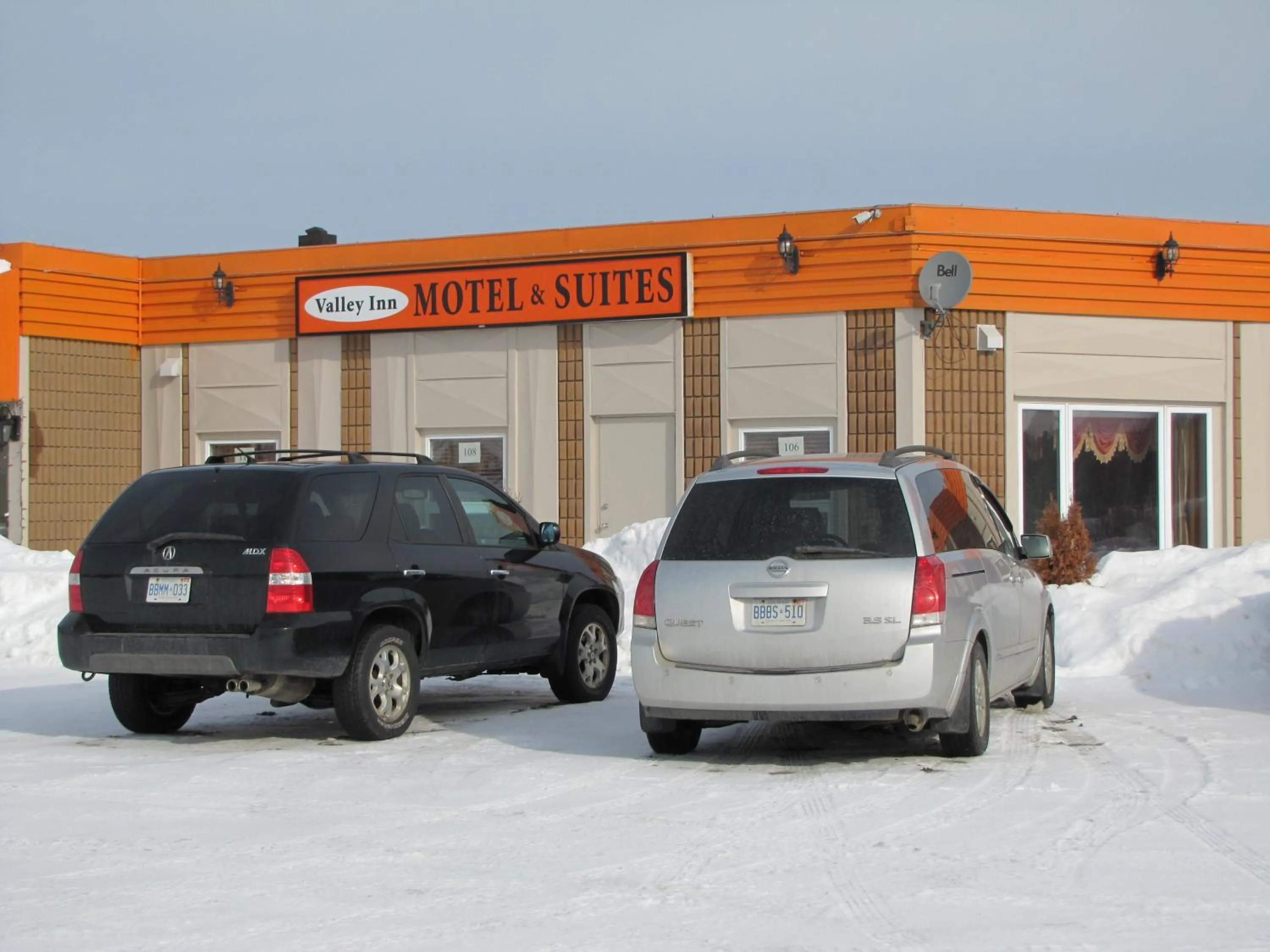 Property building in Valley Inn Motel