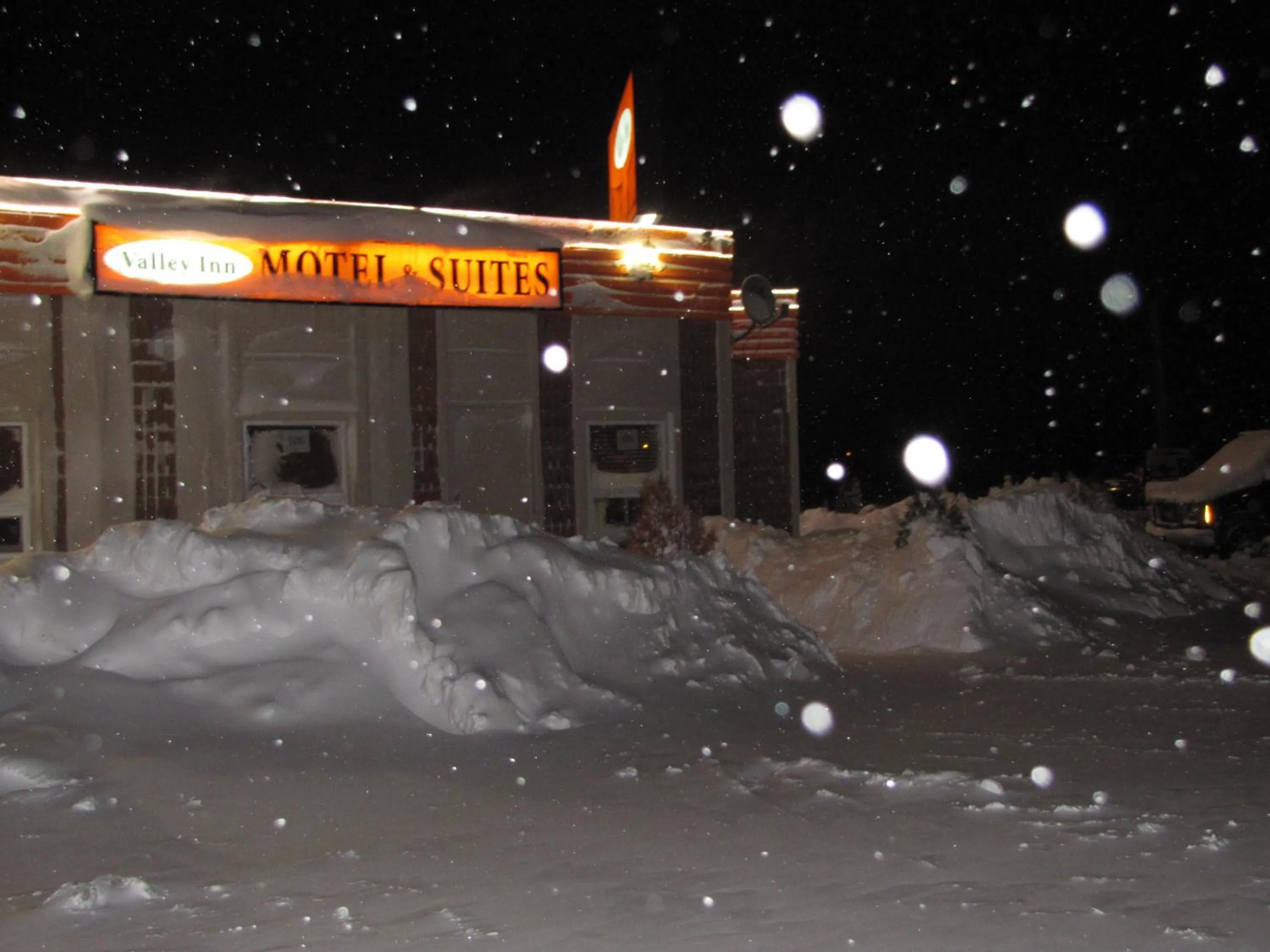 Property building in Valley Inn Motel