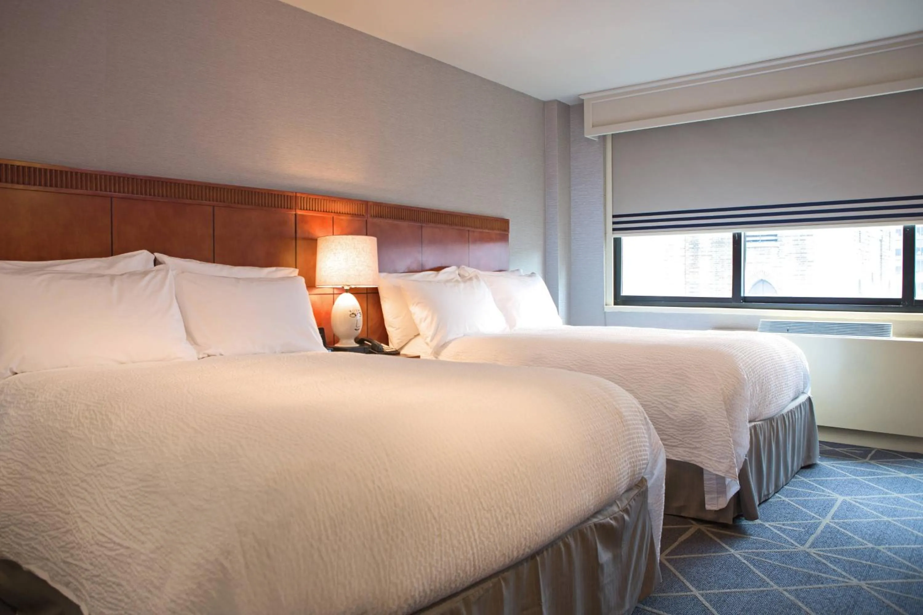 Photo of the whole room, Bed in Courtyard by Marriott New York Manhattan/ Fifth Avenue