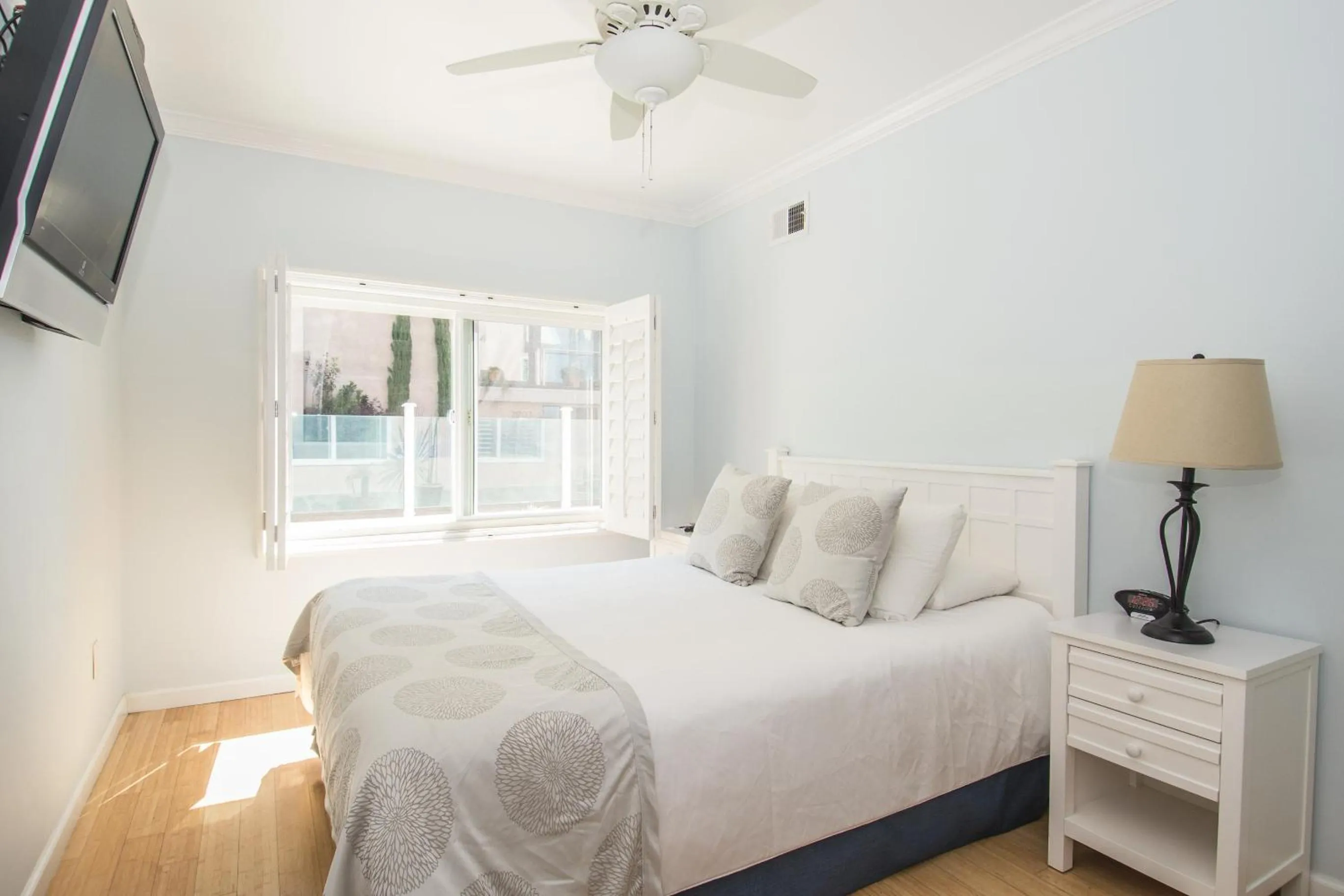 Bed in Venice on the Beach Hotel