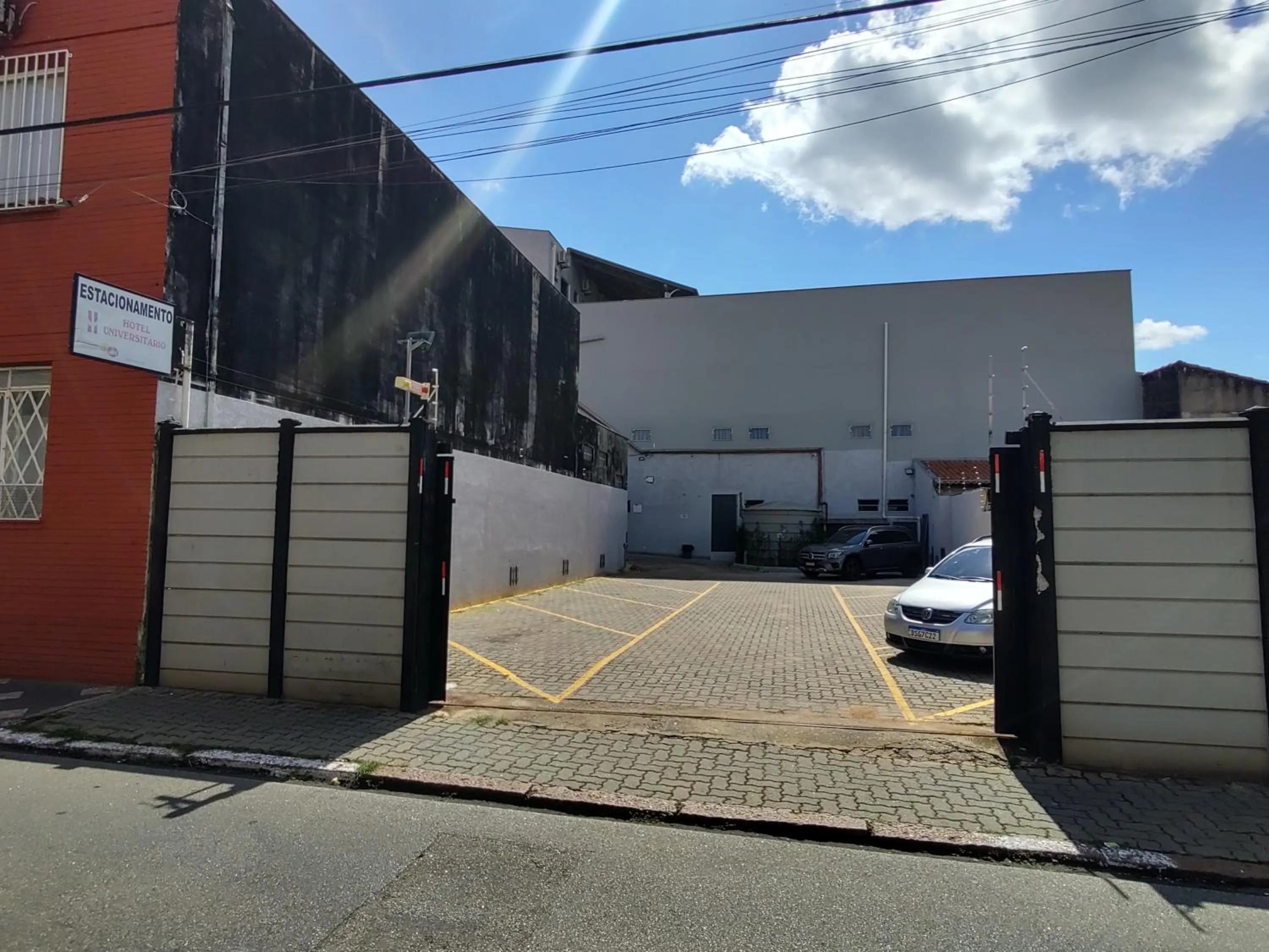 Parking in Hotel Universitario