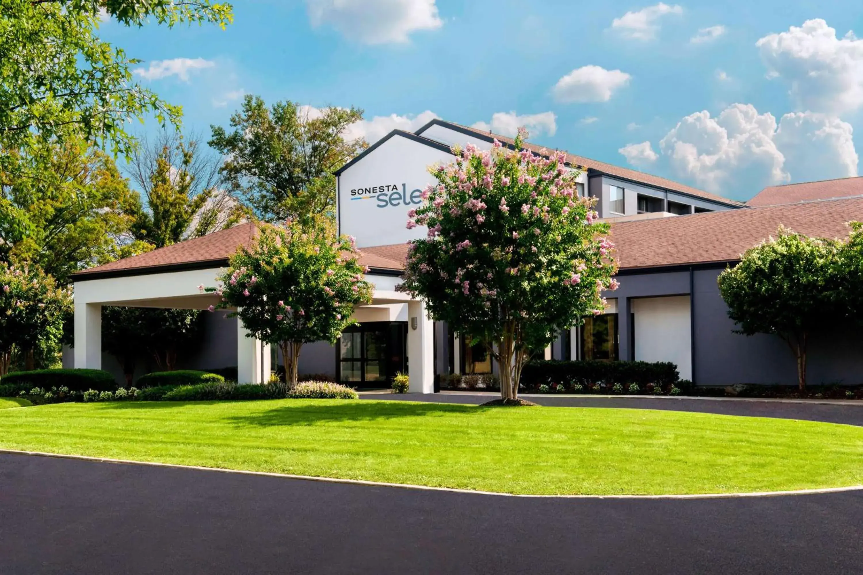 Property building in Sonesta Select Philadelphia Airport Property building in Sonesta Select Philadelphia Airport