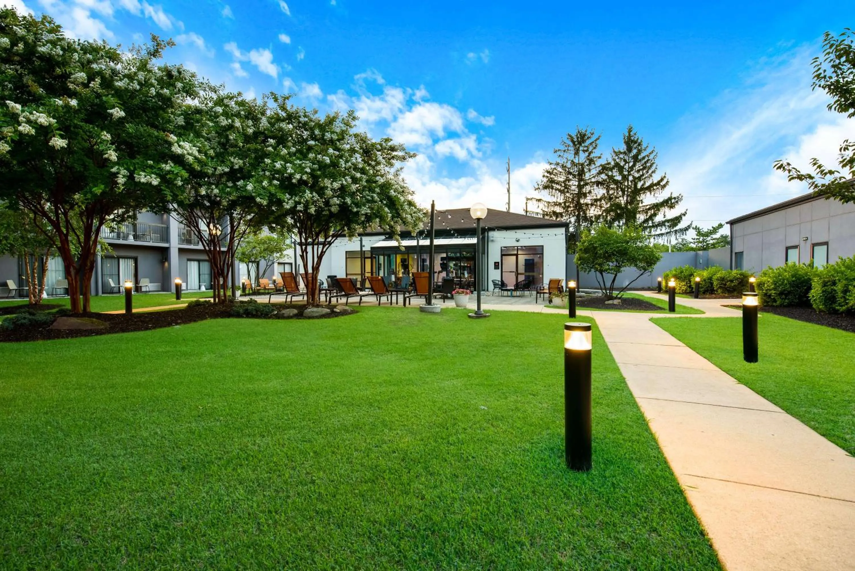 Property building in Sonesta Select Philadelphia Airport