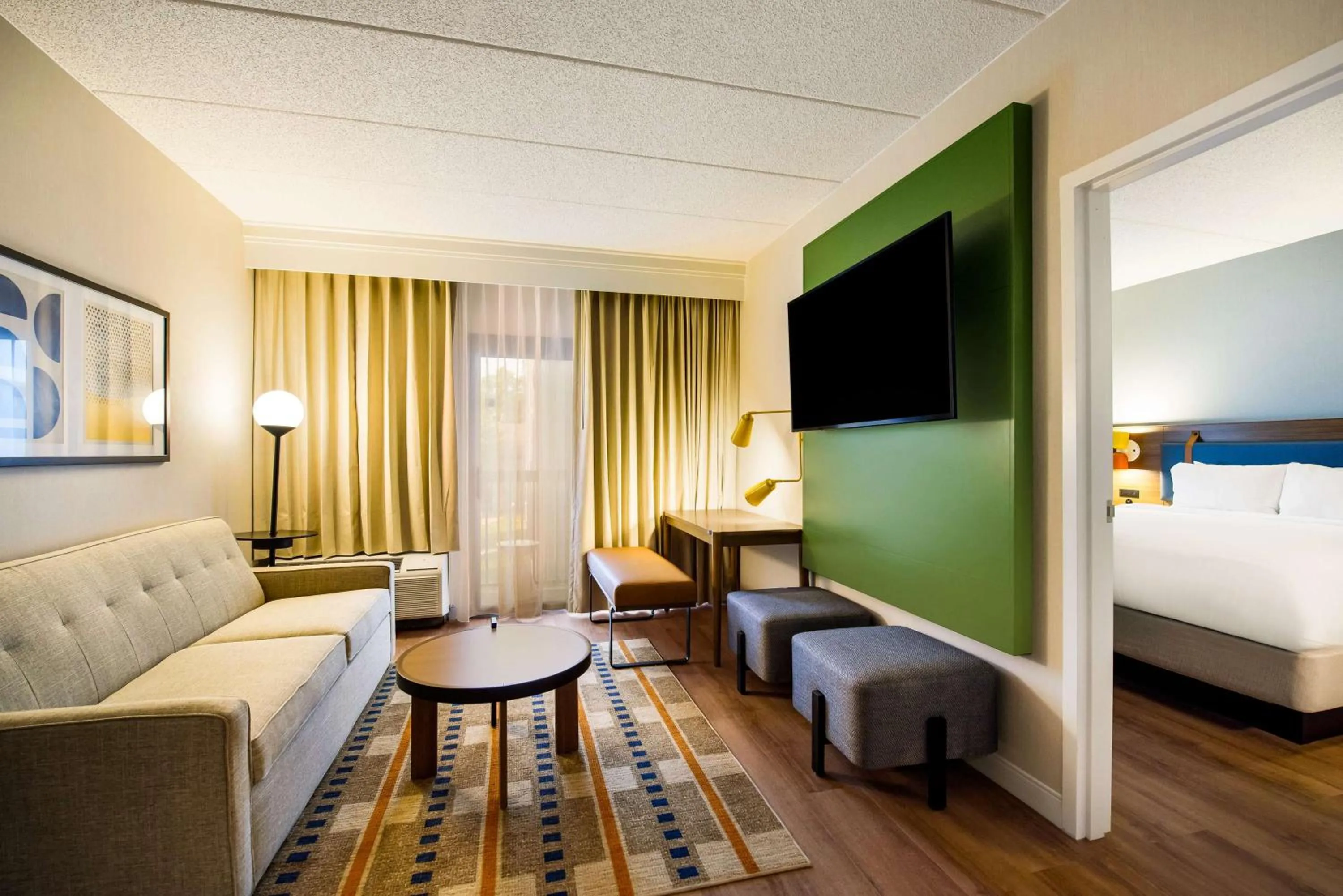 Bedroom, Bed in Sonesta Select Philadelphia Airport