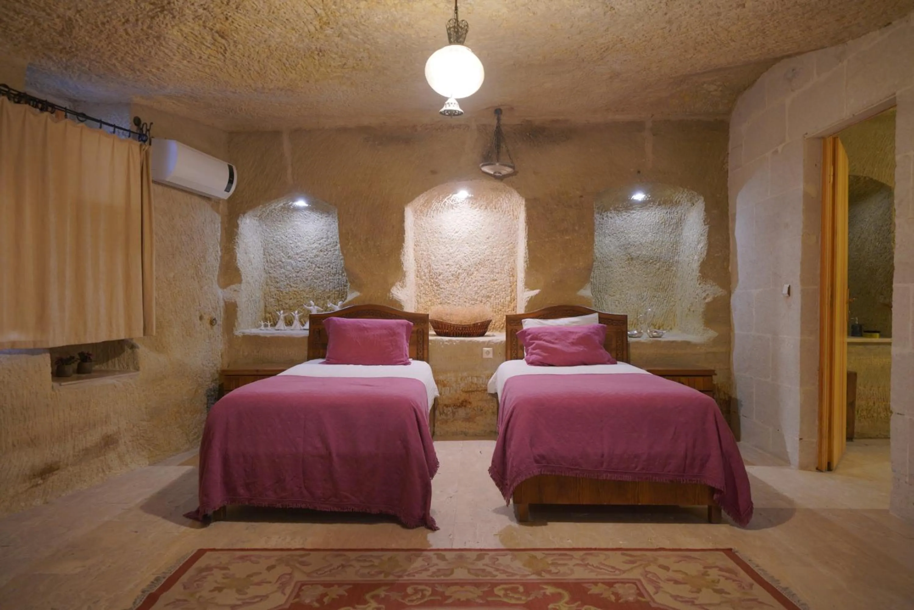 Bed in Salkım Cave House