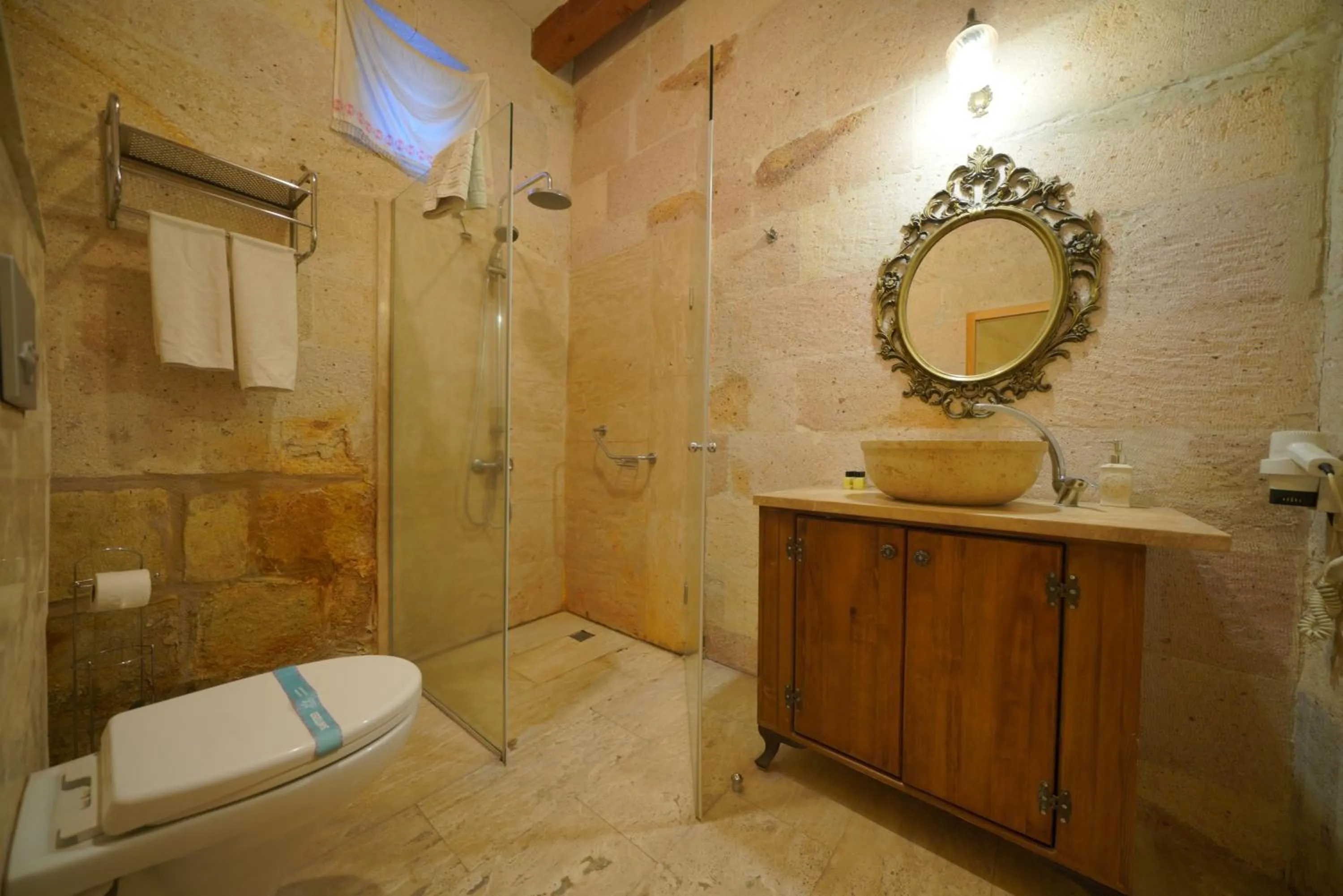 Bathroom in Salkım Cave House