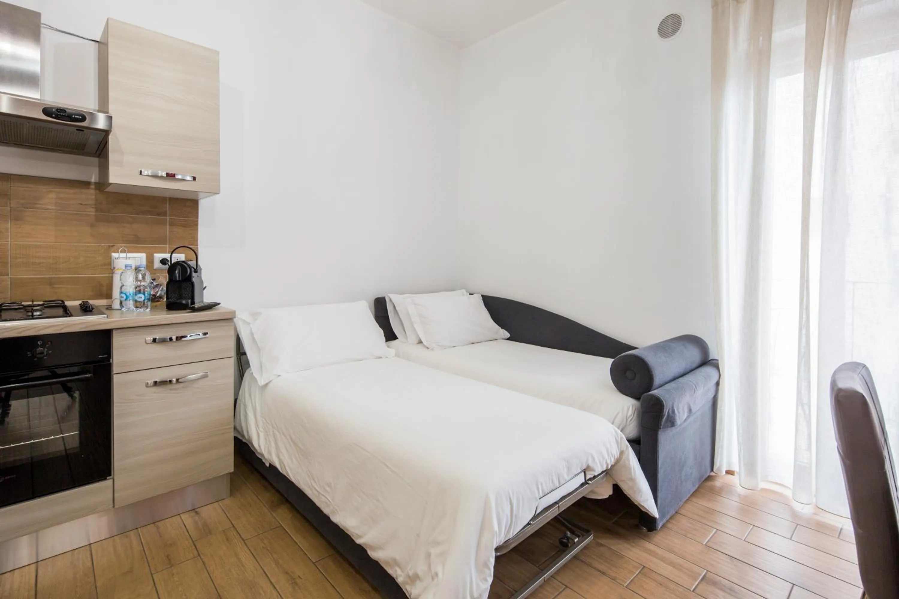 Photo of the whole room, Bed in Pompei Centrum