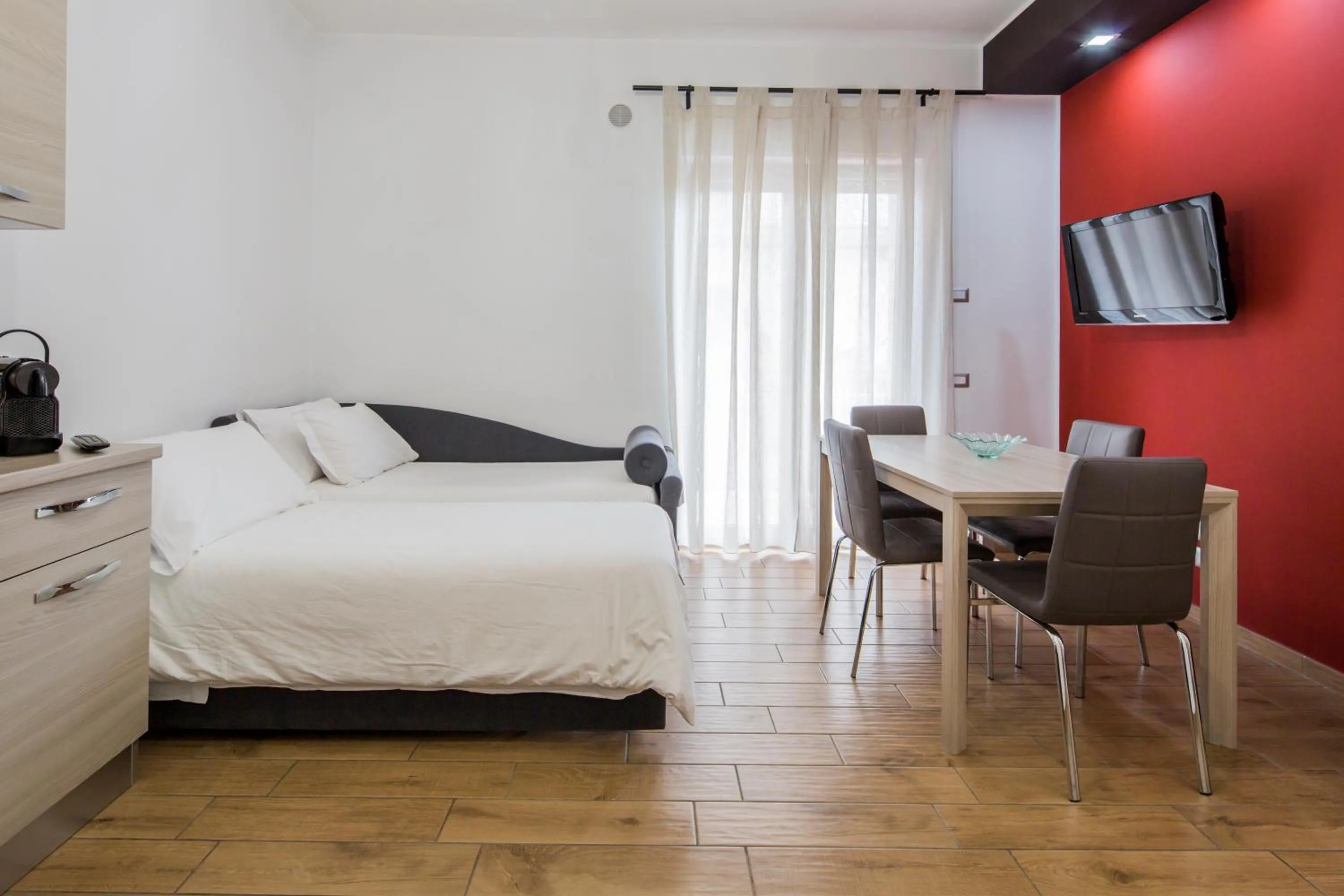 Photo of the whole room, Bed in Pompei Centrum