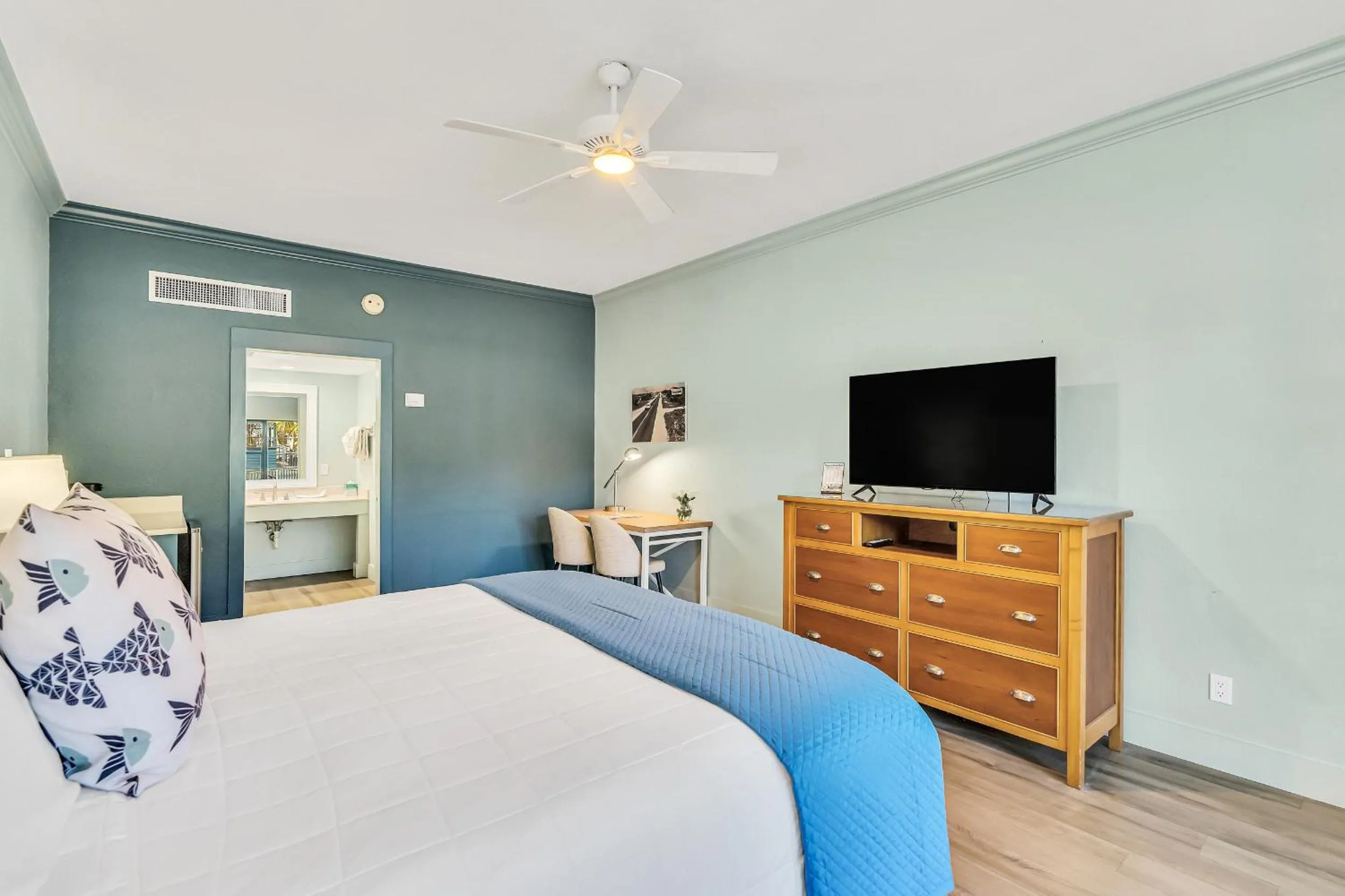 TV and multimedia, Bed in Beachside Inn