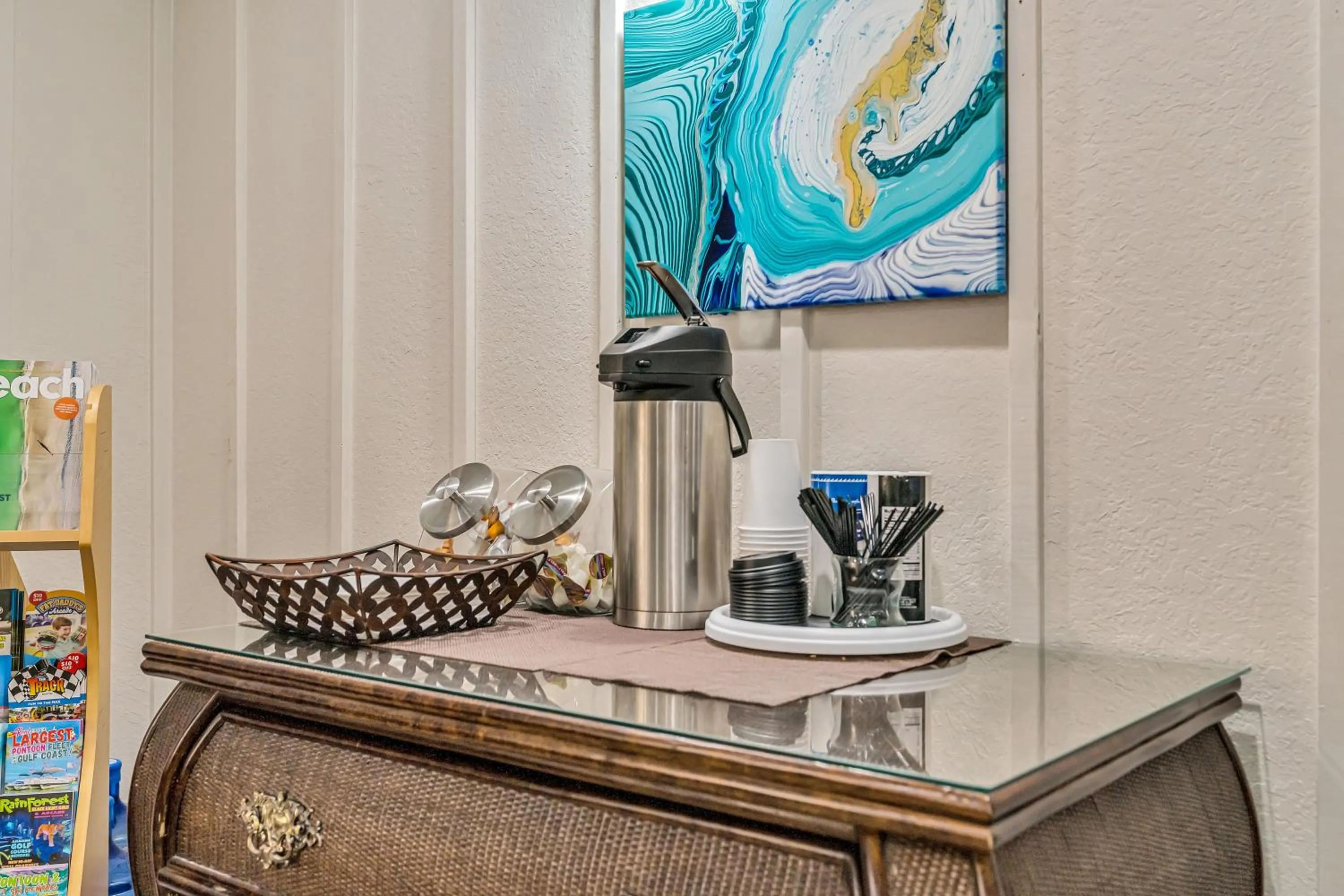 Coffee/tea facilities in Beachside Inn