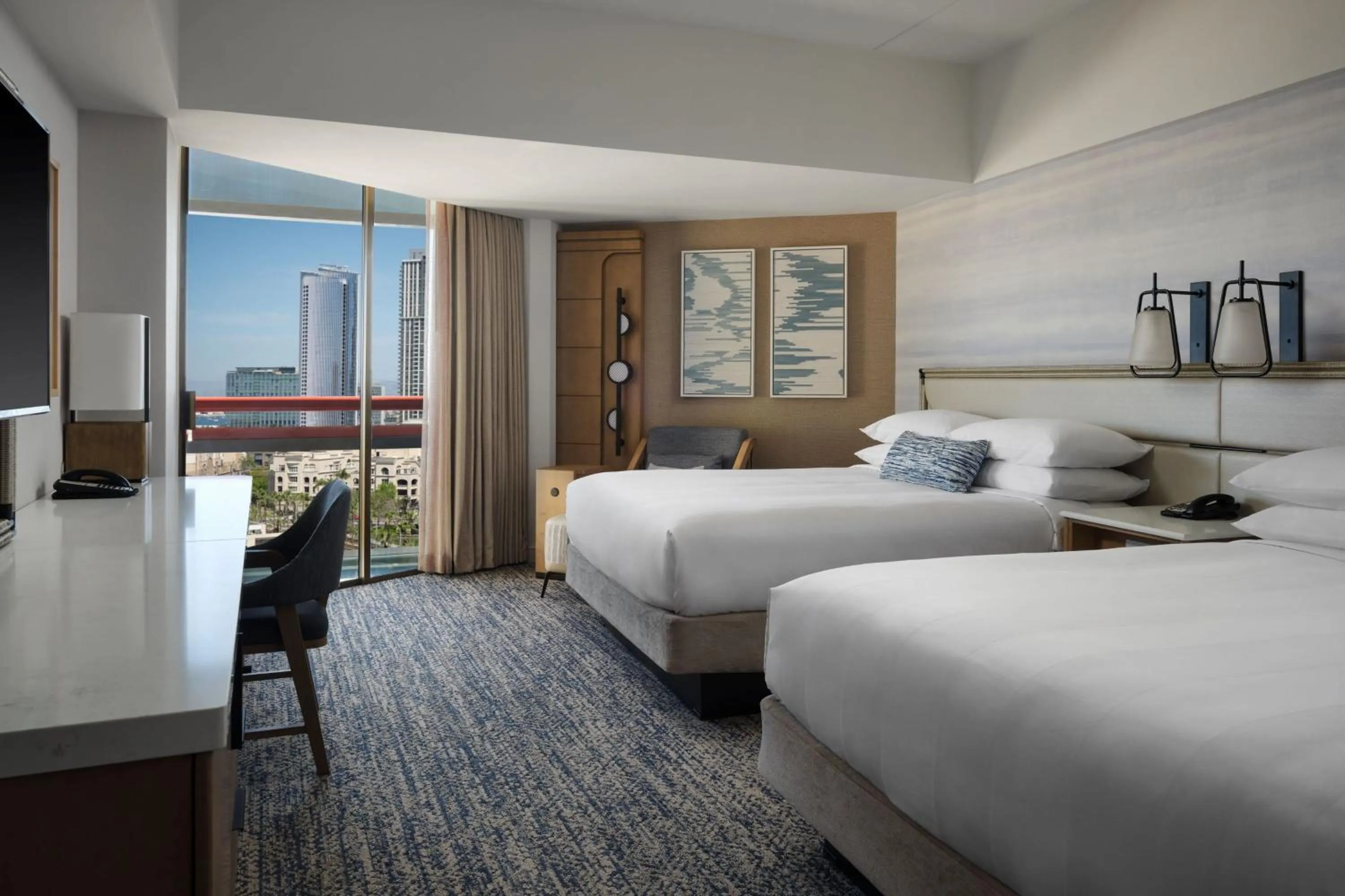 Photo of the whole room, Bed in Marriott Marquis San Diego Marina