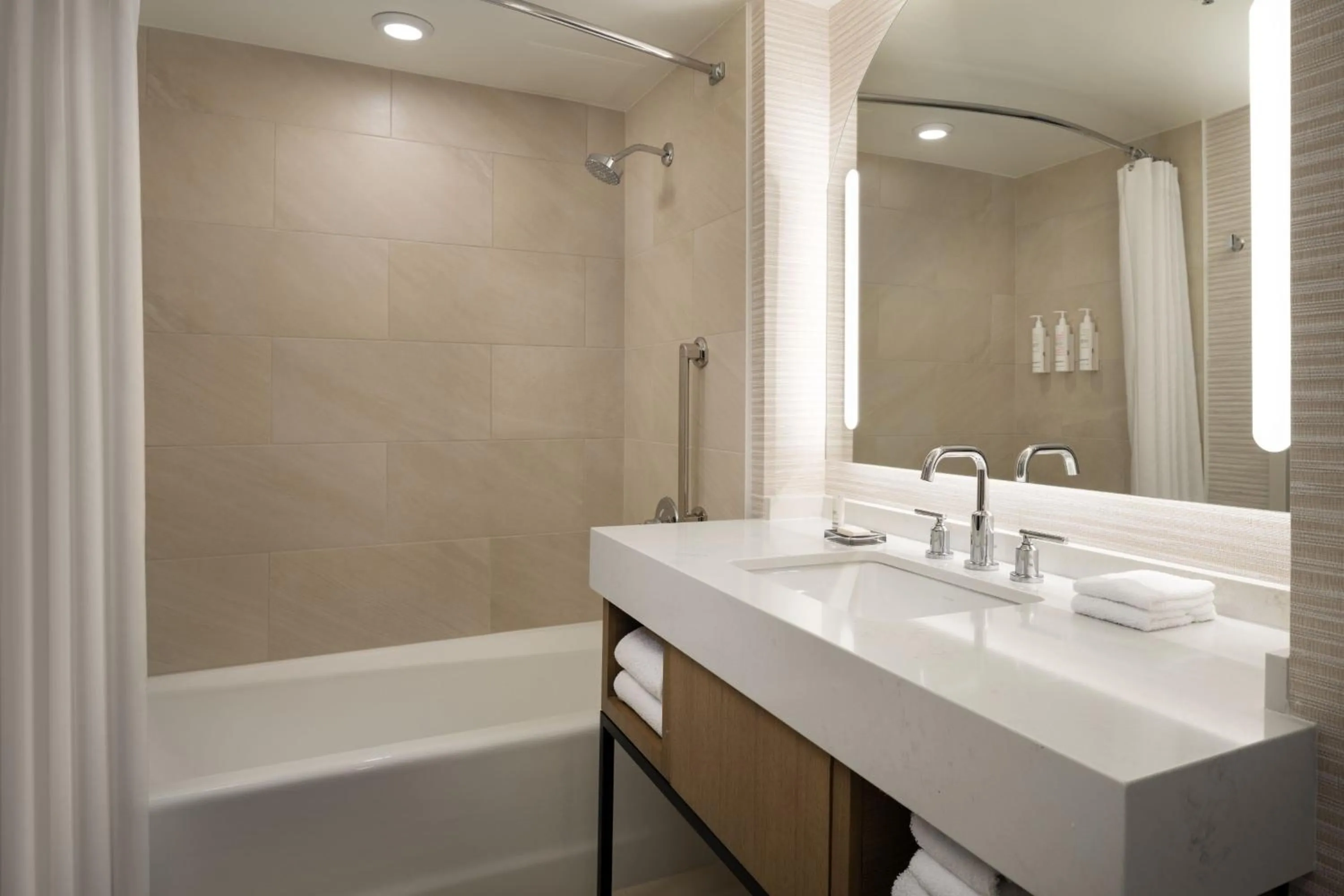 Bathroom in Marriott Marquis San Diego Marina