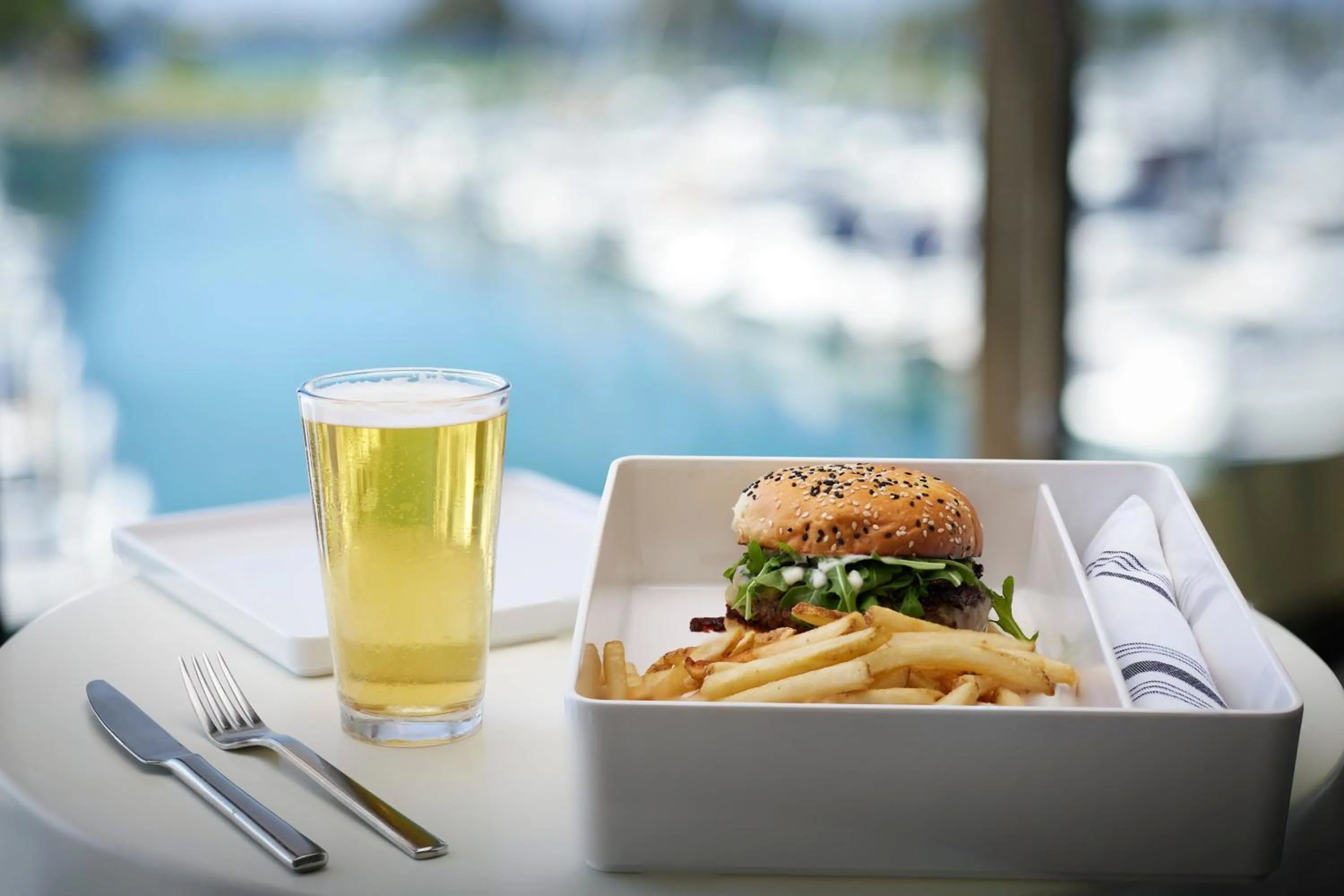 Lounge or bar in Marriott Marquis San Diego Marina