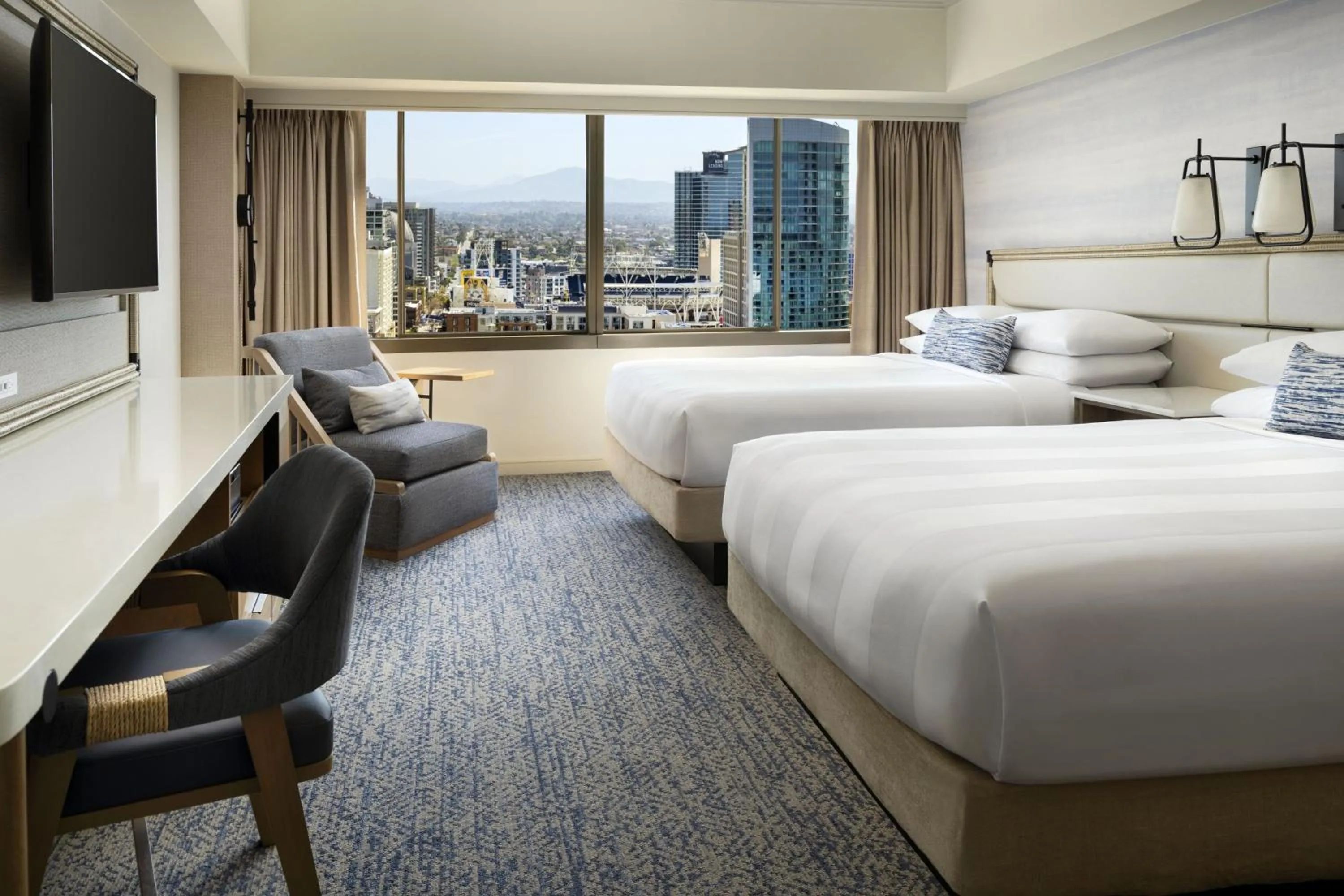 Photo of the whole room, Bed in Marriott Marquis San Diego Marina