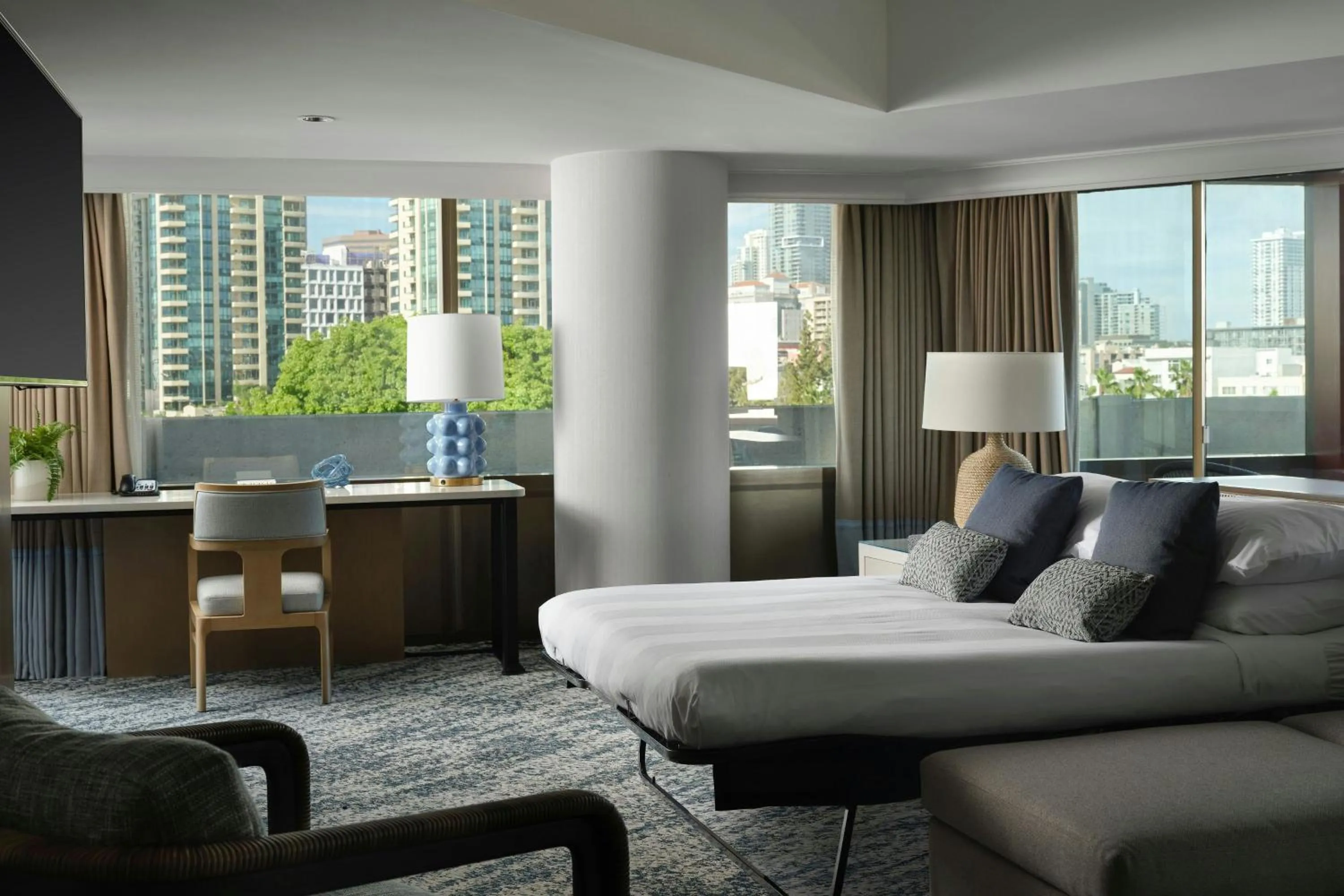 Living room in Marriott Marquis San Diego Marina