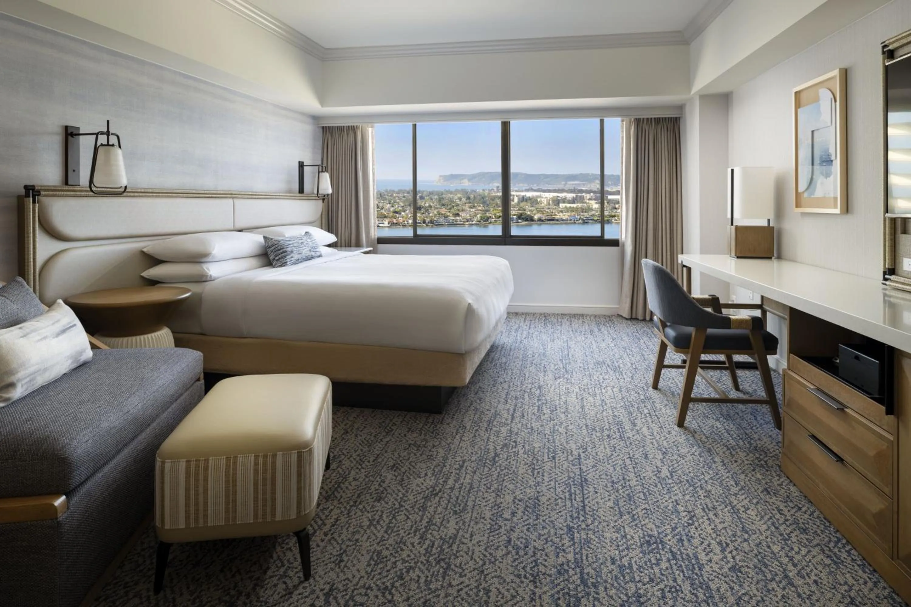 Photo of the whole room, Bed in Marriott Marquis San Diego Marina