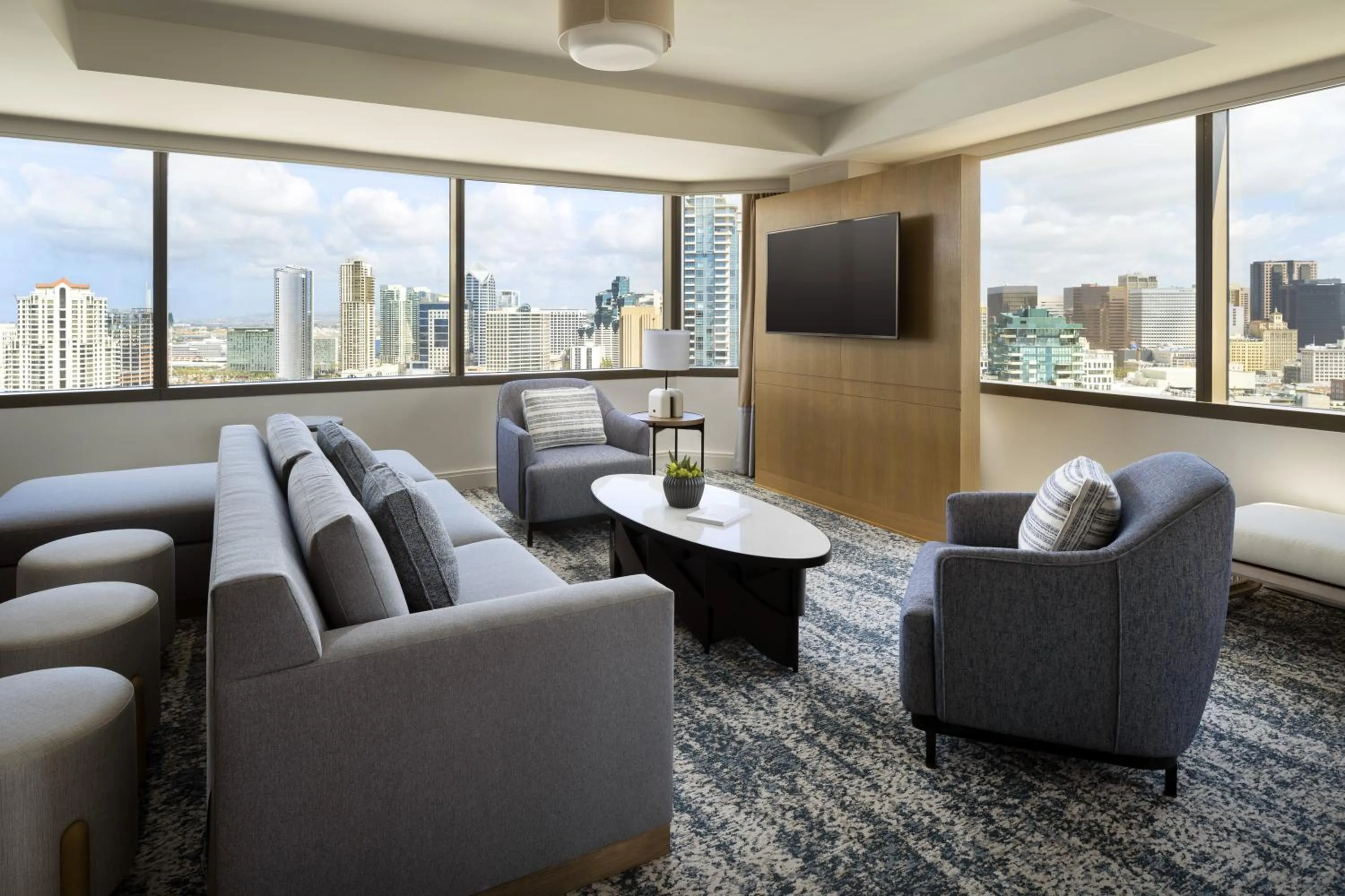 Living room in Marriott Marquis San Diego Marina
