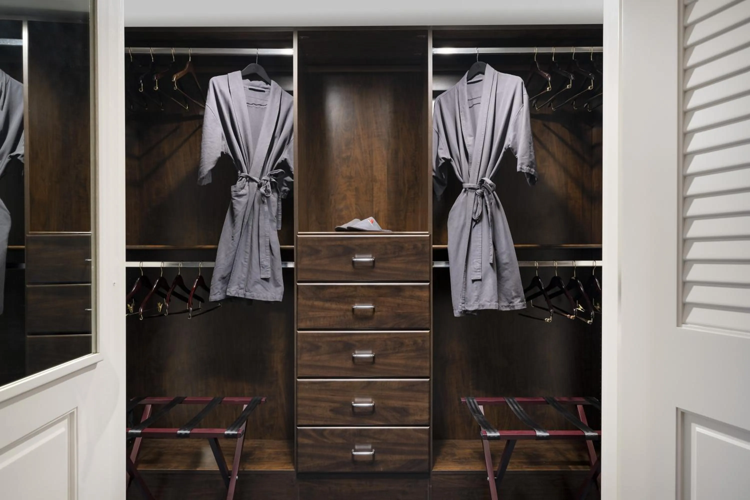 wardrobe in Marriott Marquis San Diego Marina