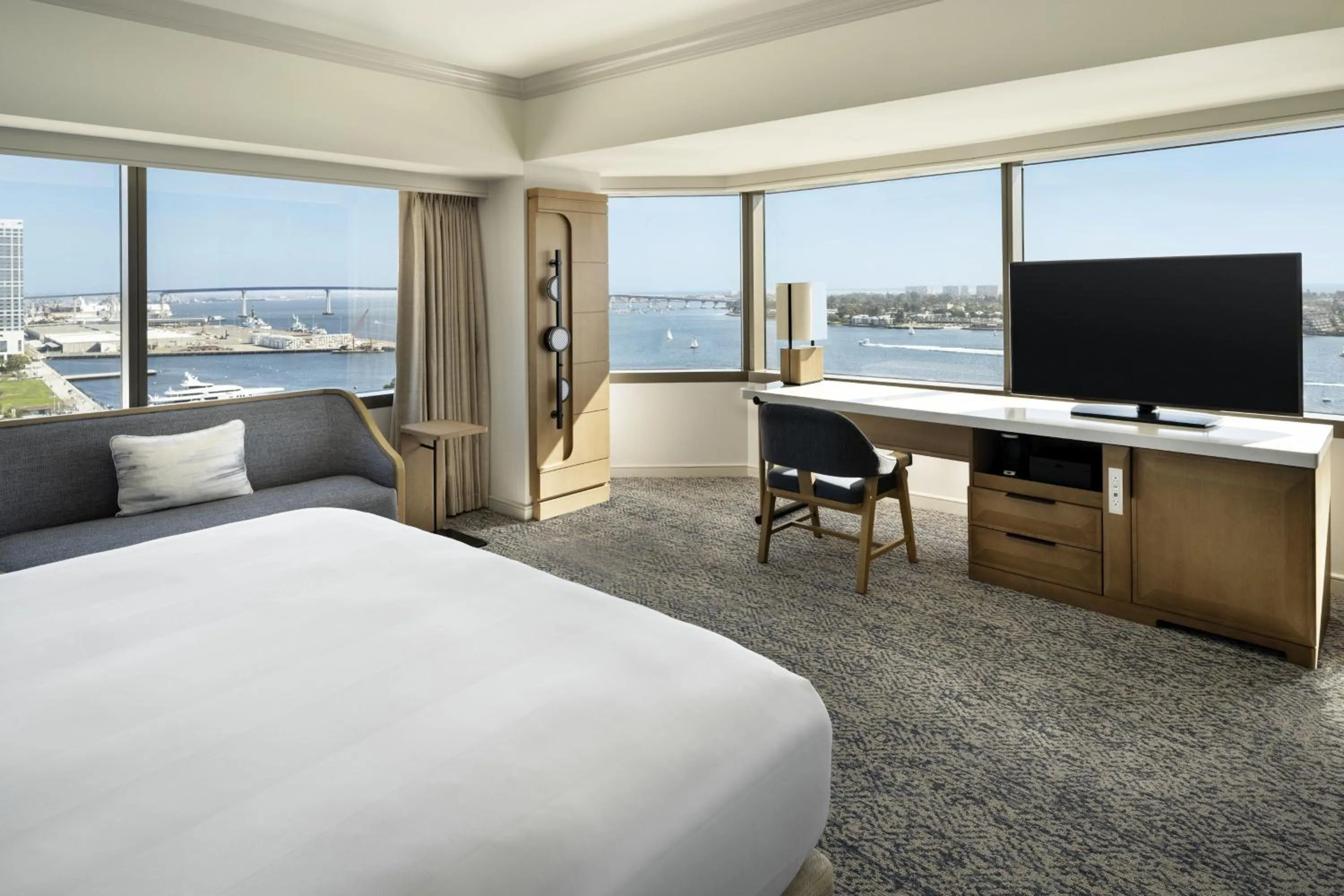 Photo of the whole room, Bed in Marriott Marquis San Diego Marina