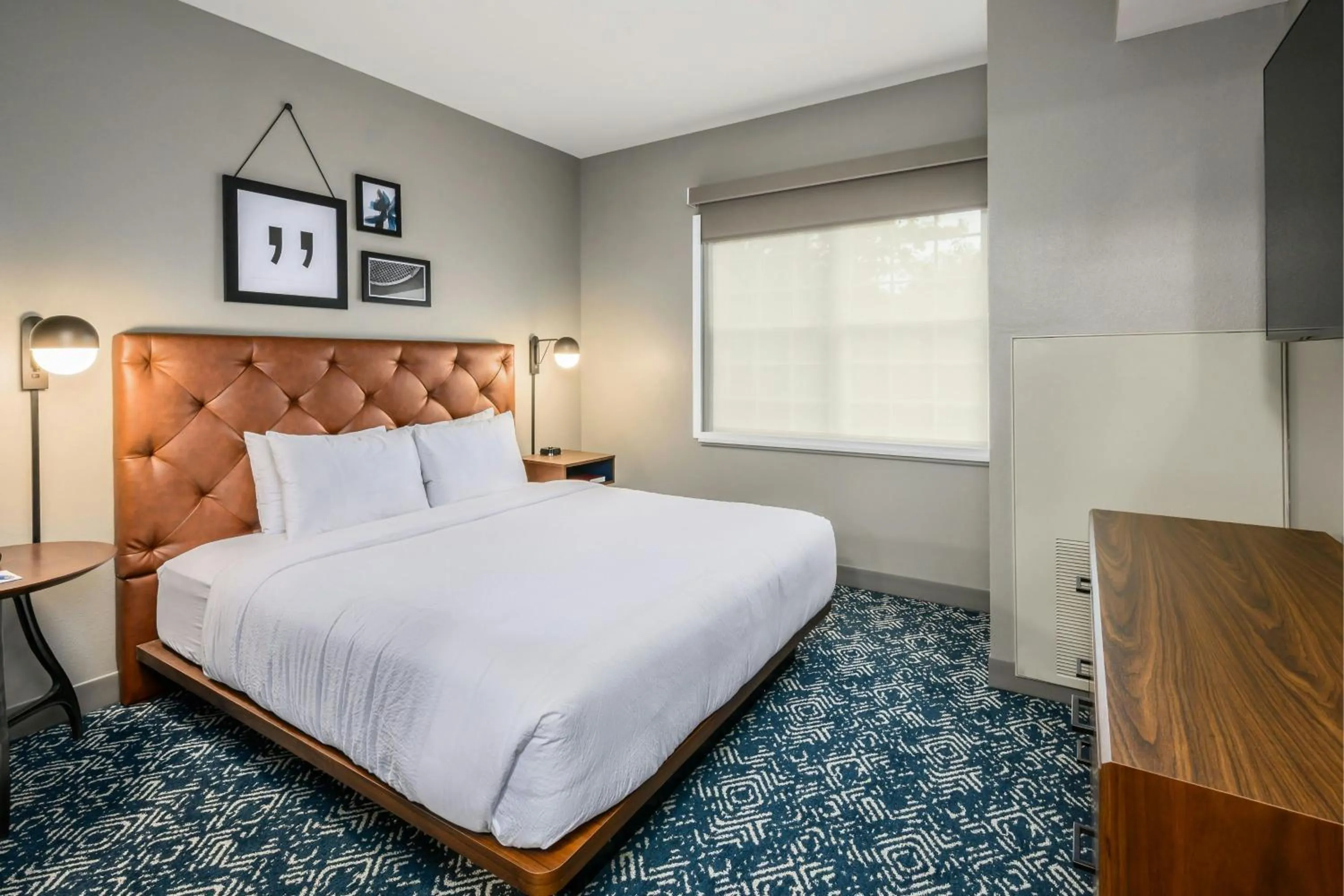 Photo of the whole room, Bed in Four Points by Sheraton Bedford Manchester Airport