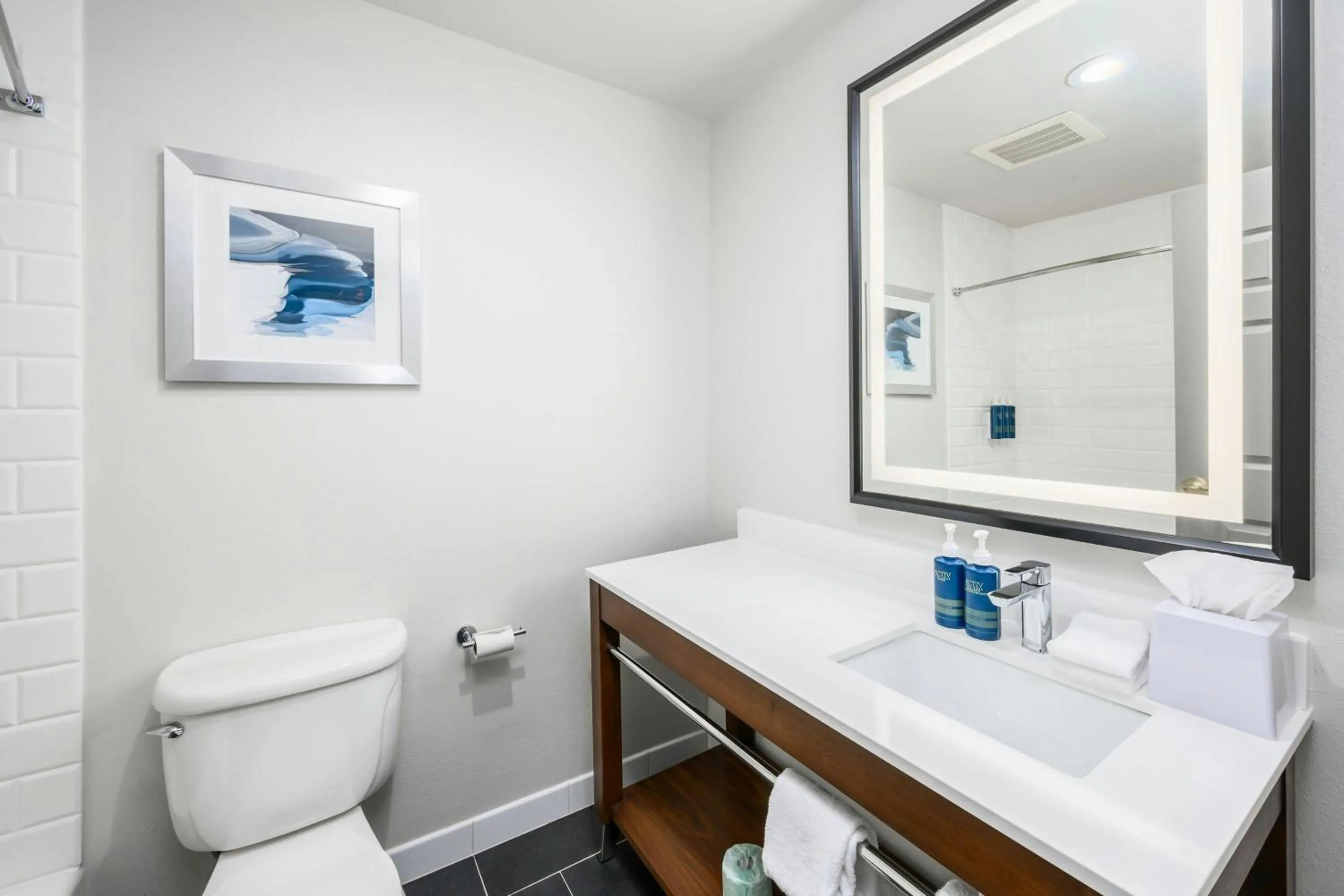 Bathroom in Four Points by Sheraton Bedford Manchester Airport