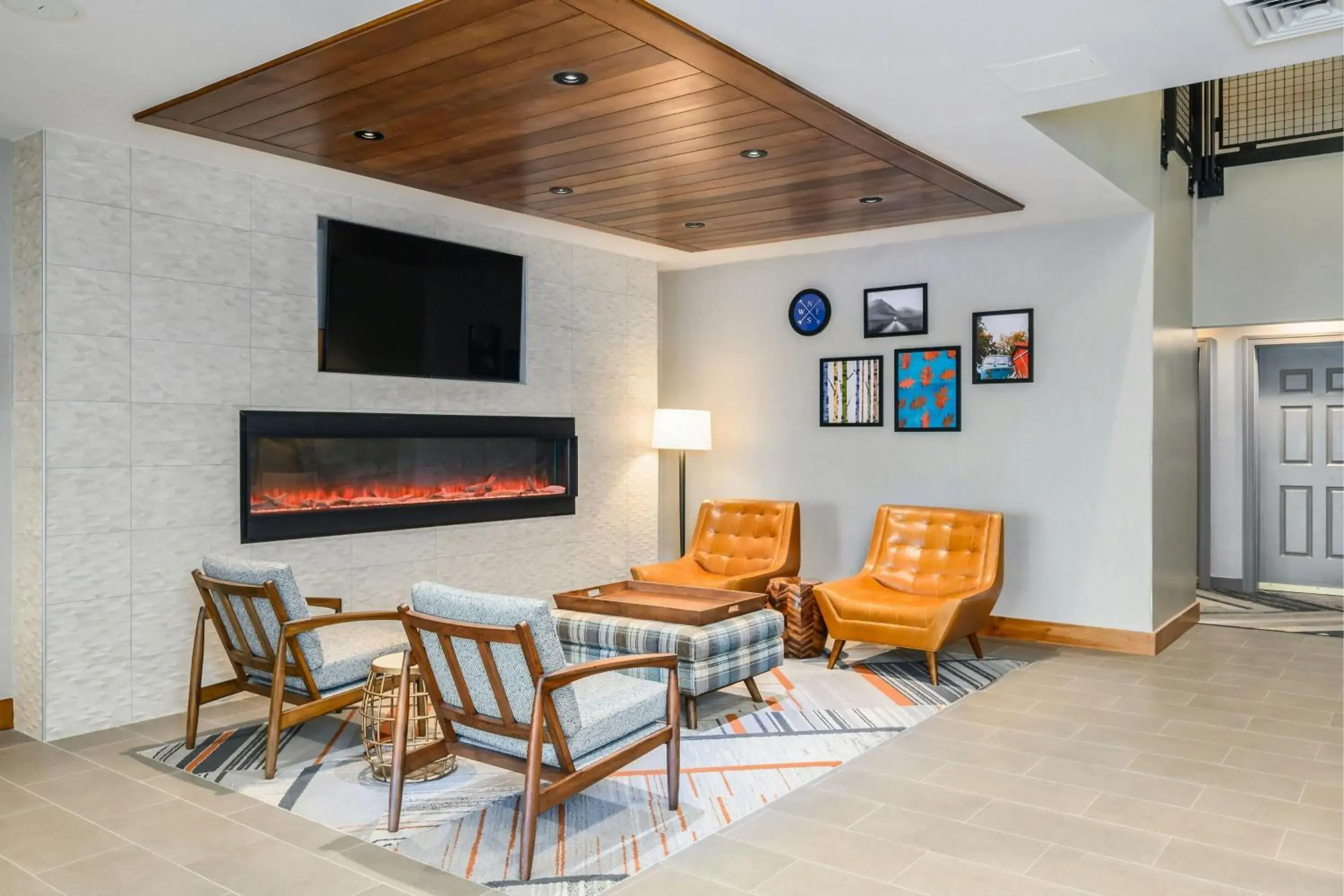 Lobby or reception in Four Points by Sheraton Bedford Manchester Airport Lobby or reception in Four Points by Sheraton Bedford Manchester Airport