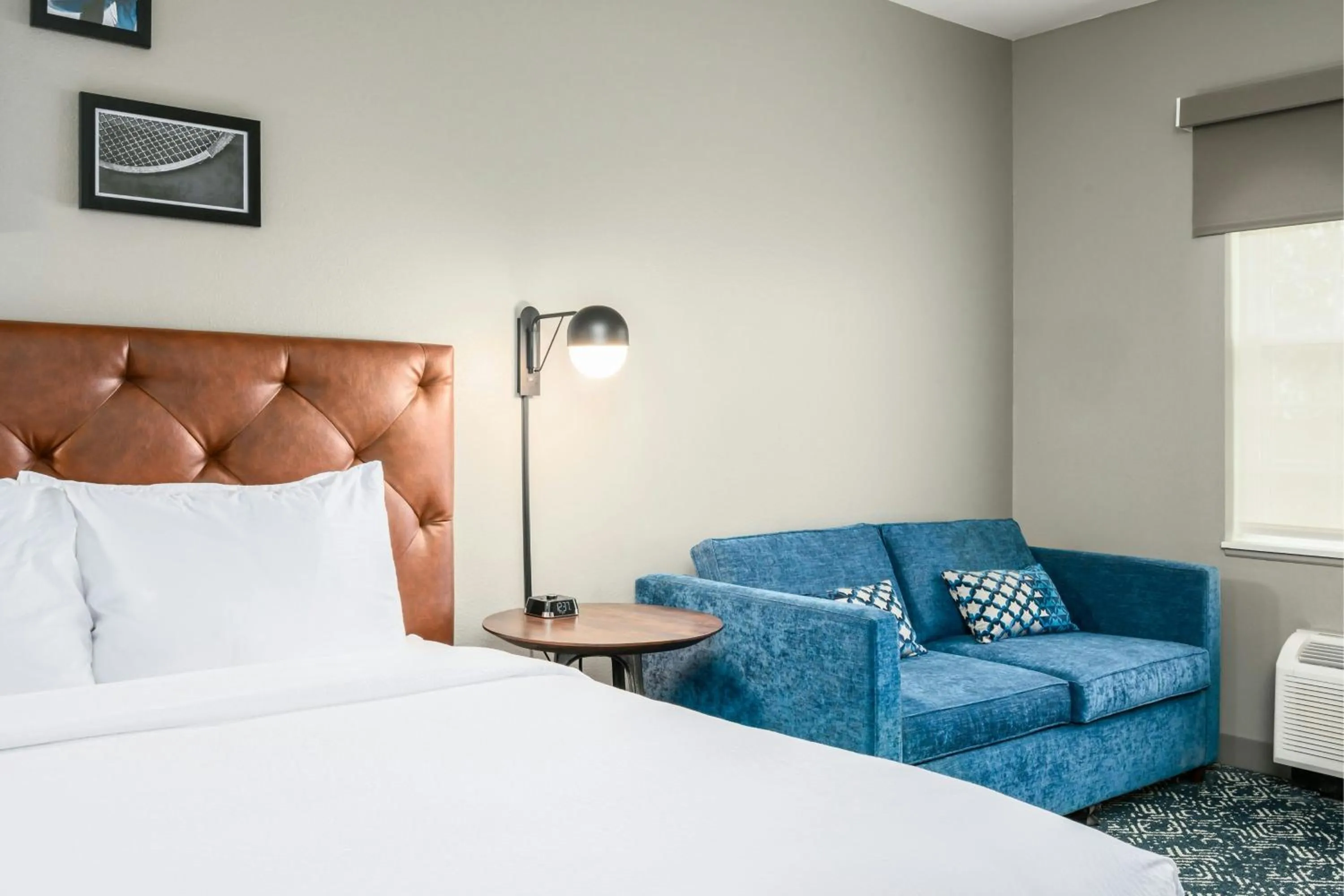 Photo of the whole room, Bed in Four Points by Sheraton Bedford Manchester Airport