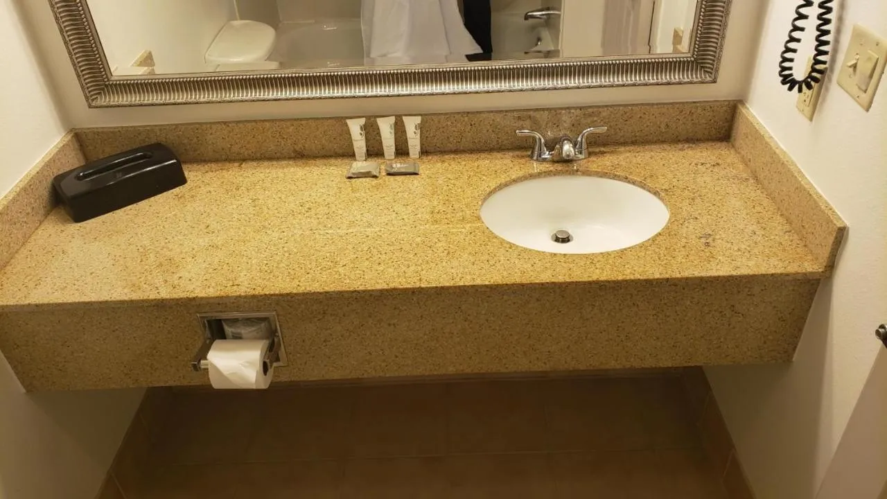 One-Bedroom Queen Suite in Country Inn & Suites by Radisson, Manchester Airport, NH